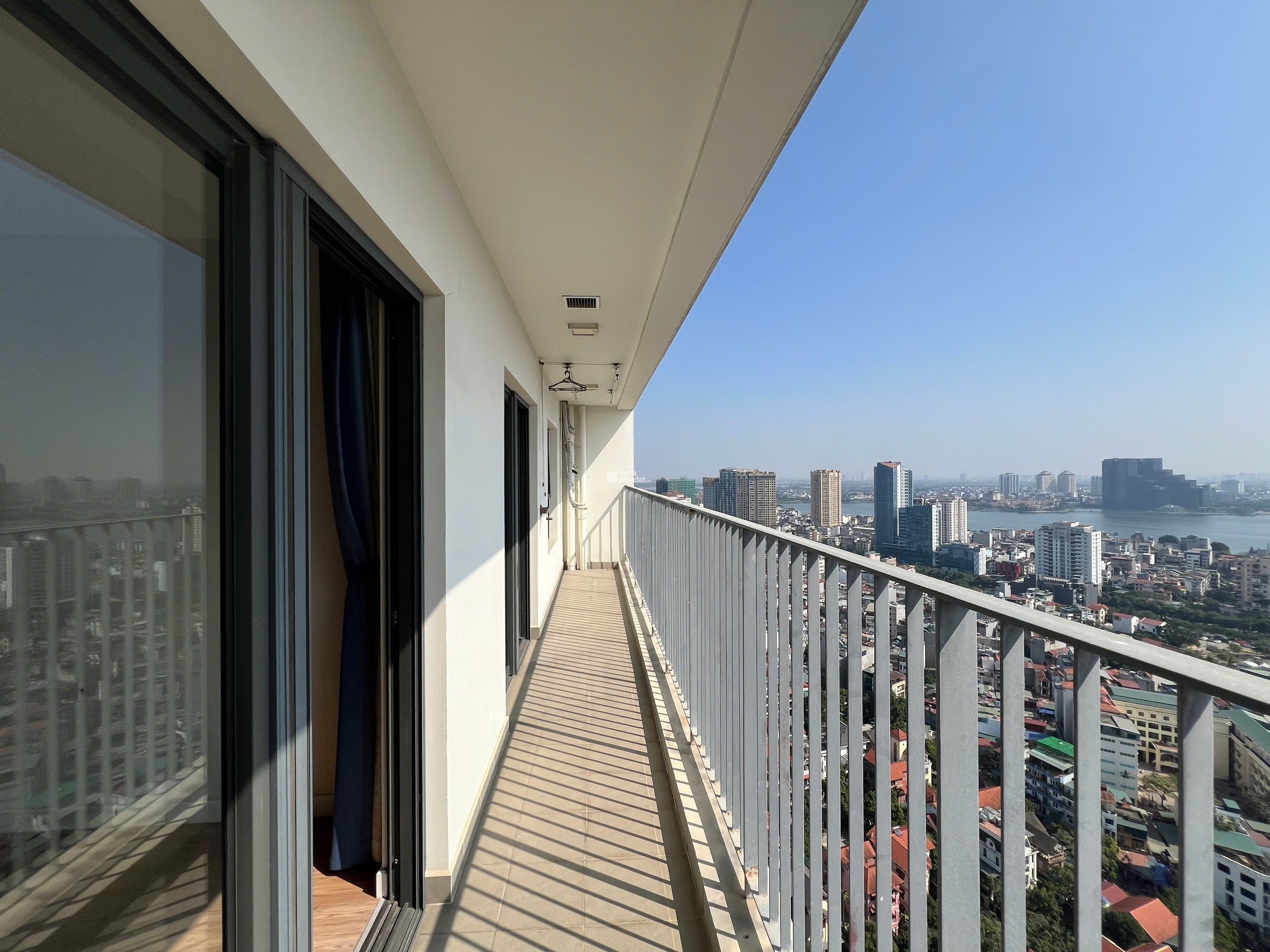 Bán căn 3 ngủ Kosmo Tây Hồ tầng 3x trục 02 view Hồ Tây, dòng tiền 62tr 1tháng, giá nhỉnh 30 tỷ