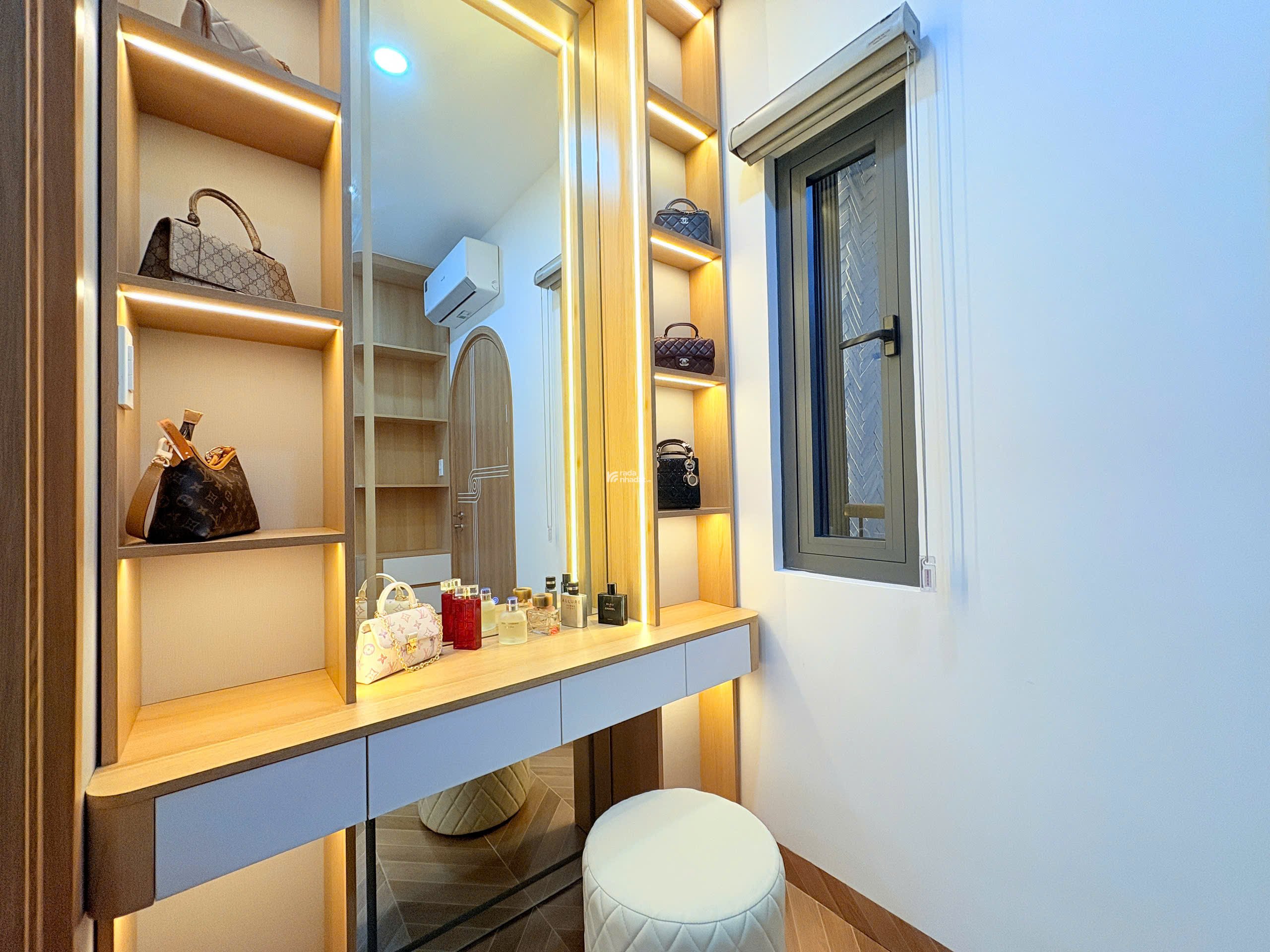 BÁN NHÀ PHỐ HIỆN ĐẠI KDC PHẠM HỮU LẦU, QUẬN 7