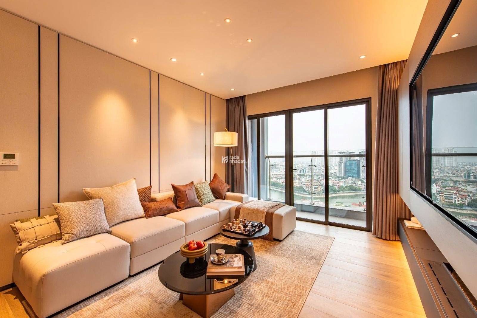 Chủ nhà thiện chí bán căn 2PN2Vs rộng 112m2 tháp A nội thất cơ bản ở Chung cư Sky City 88 Láng Hạ