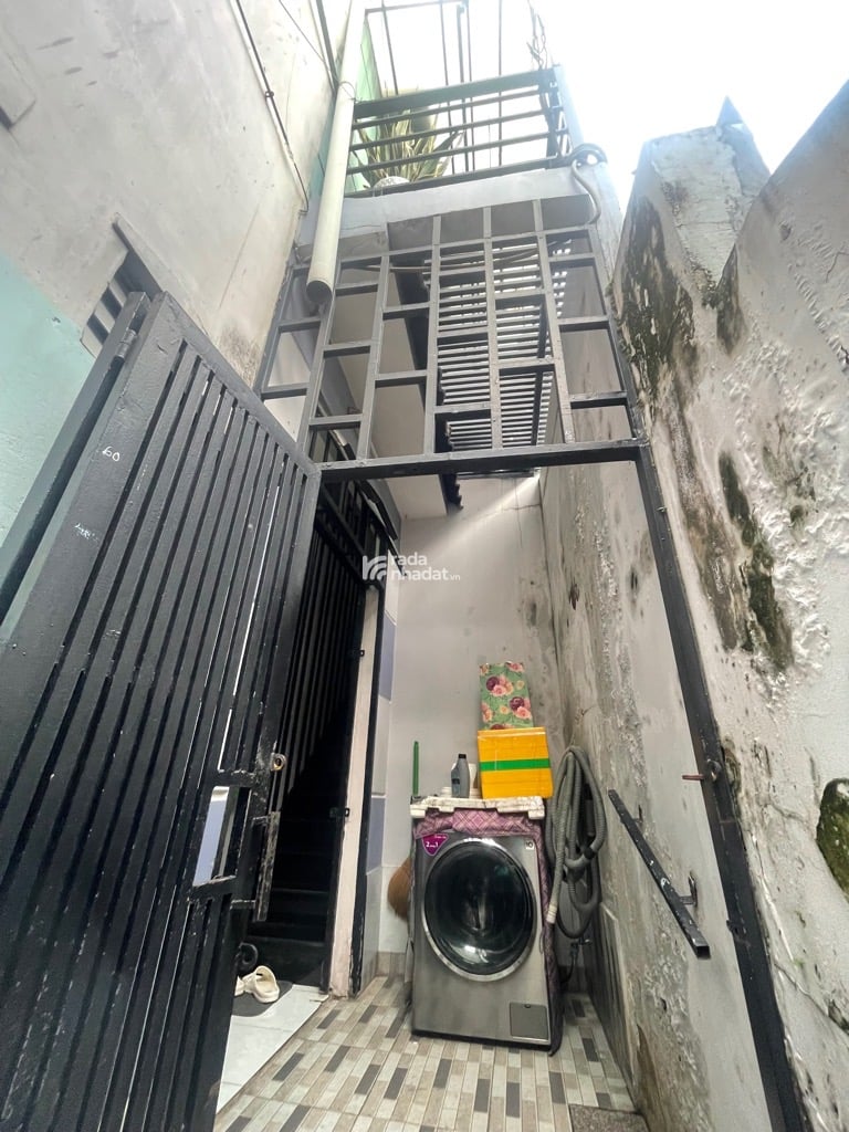 NGAY CHỢ BÀ CHIỂU, GIÁ SIÊU RẺ. VŨ TÙNG, BÌNH THẠNH, 25M2 Ở NGAY. GIẢM 350TR CHỈ 2.6T 