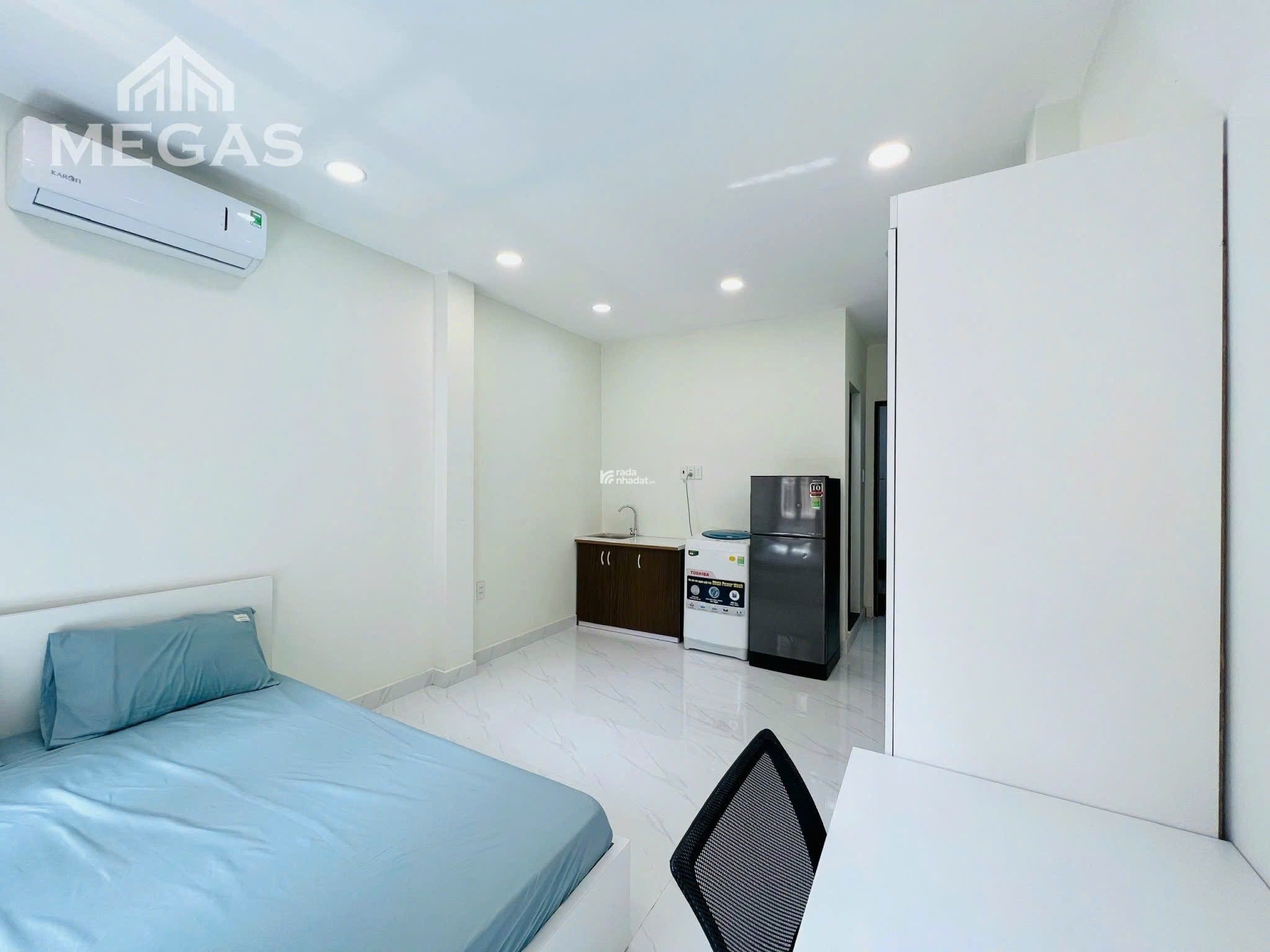 CĂN HỘ TÁCH BẾP FULL NỘI THẤT BAN CÔNG GIÁ NGAY VỊ TRÍ QUẬN 1