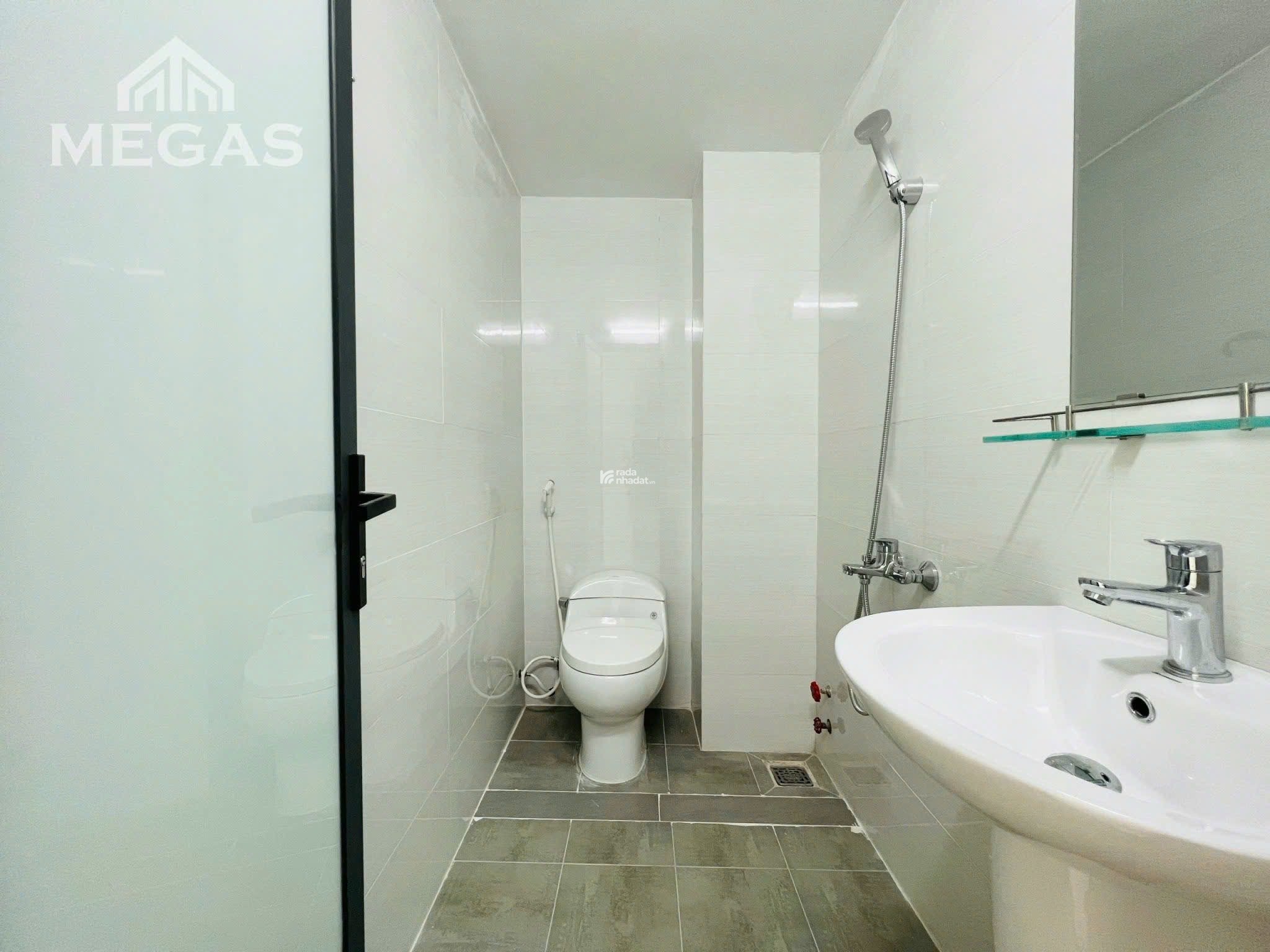 CĂN HỘ TÁCH BẾP FULL NỘI THẤT BAN CÔNG GIÁ NGAY VỊ TRÍ QUẬN 1
