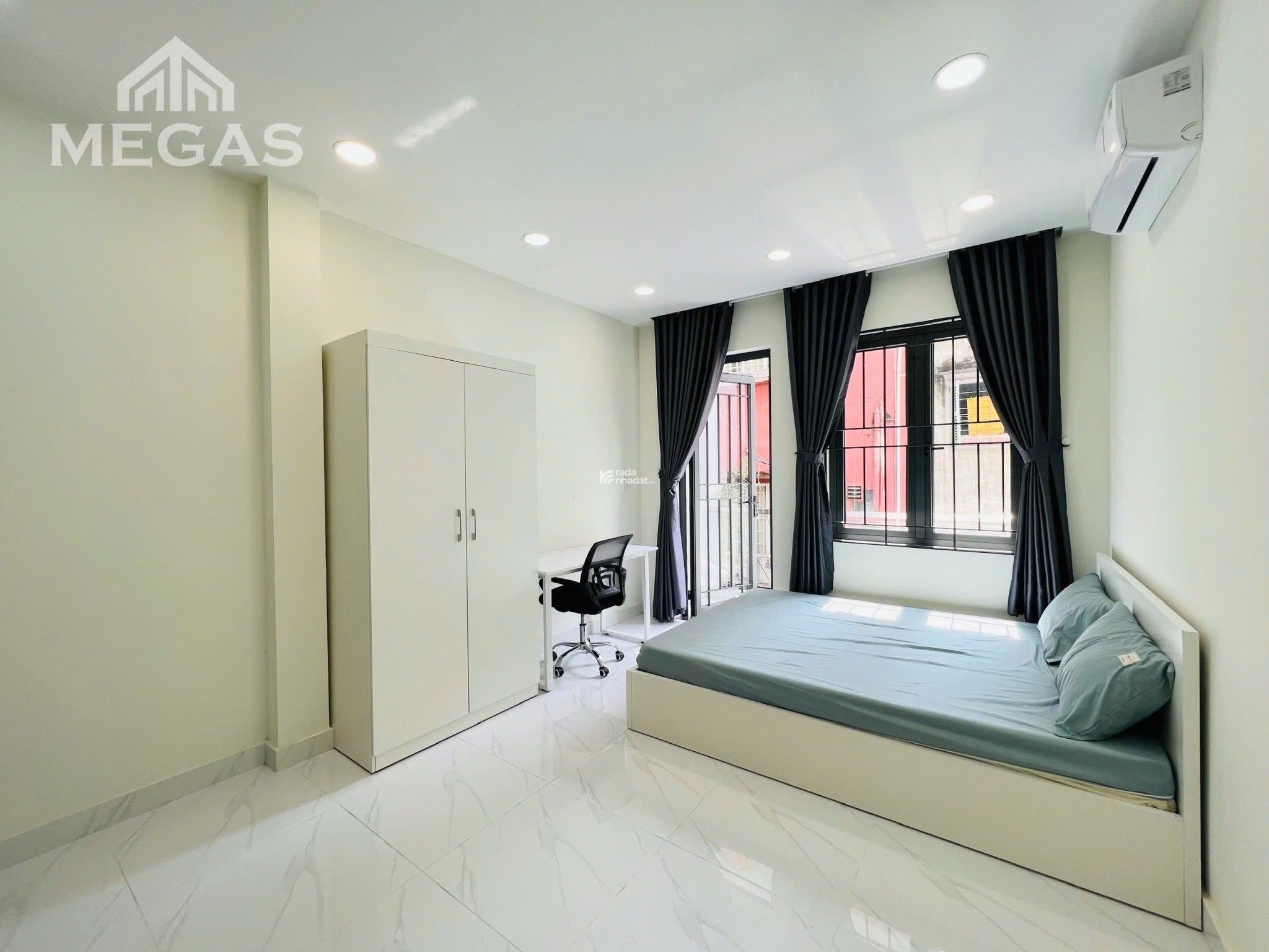 CĂN HỘ TÁCH BẾP FULL NỘI THẤT BAN CÔNG GIÁ NGAY VỊ TRÍ QUẬN 1