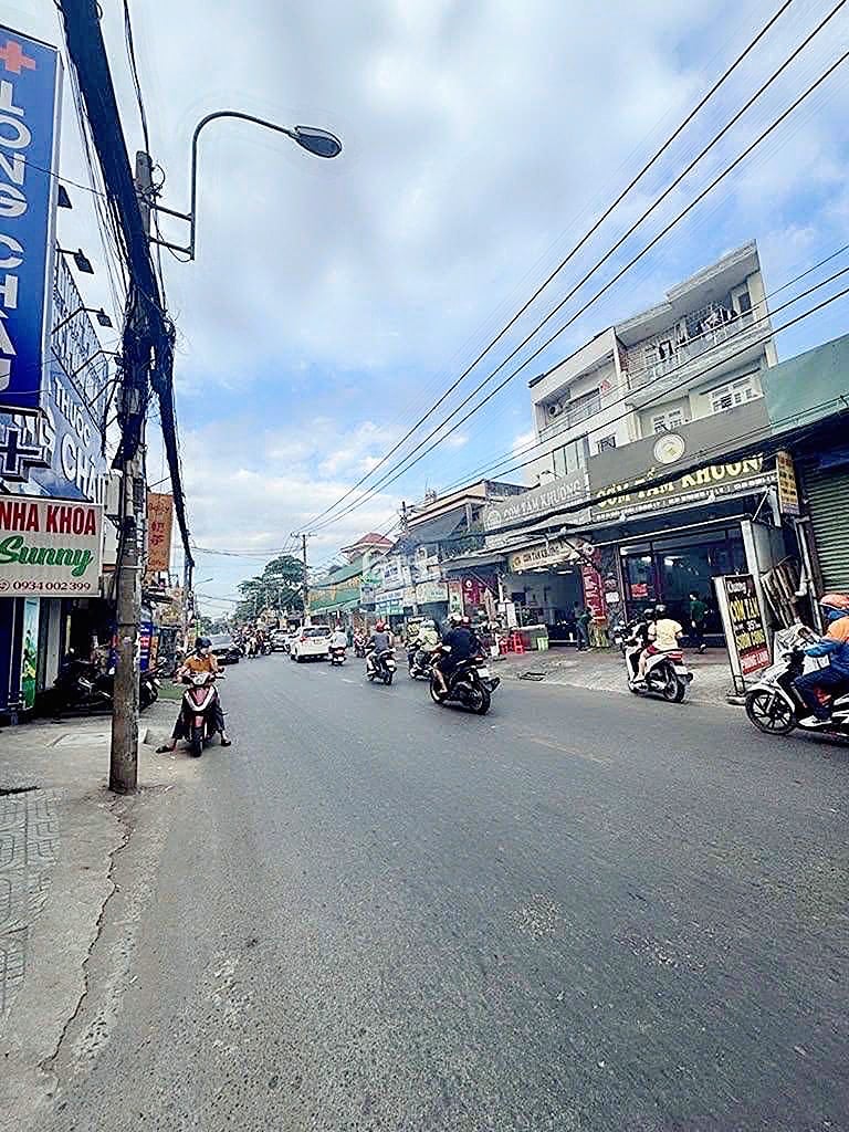 Bán nhà nặt tiền kinh danh  ngay AEON tân phú