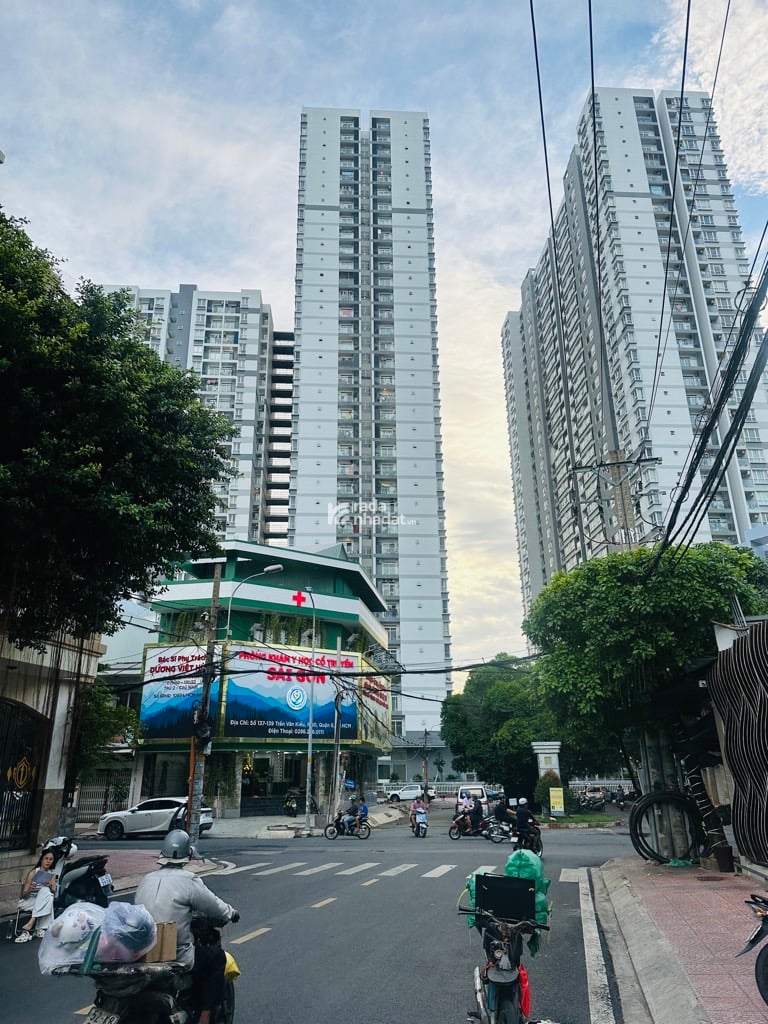 Bán biệt thự sân vườn 8x22 , kdc Bình Phú, gần Metro, chung cư Western...