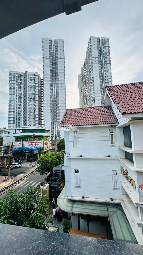 Bán biệt thự sân vườn 8x22 , kdc Bình Phú, gần Metro, chung cư Western...