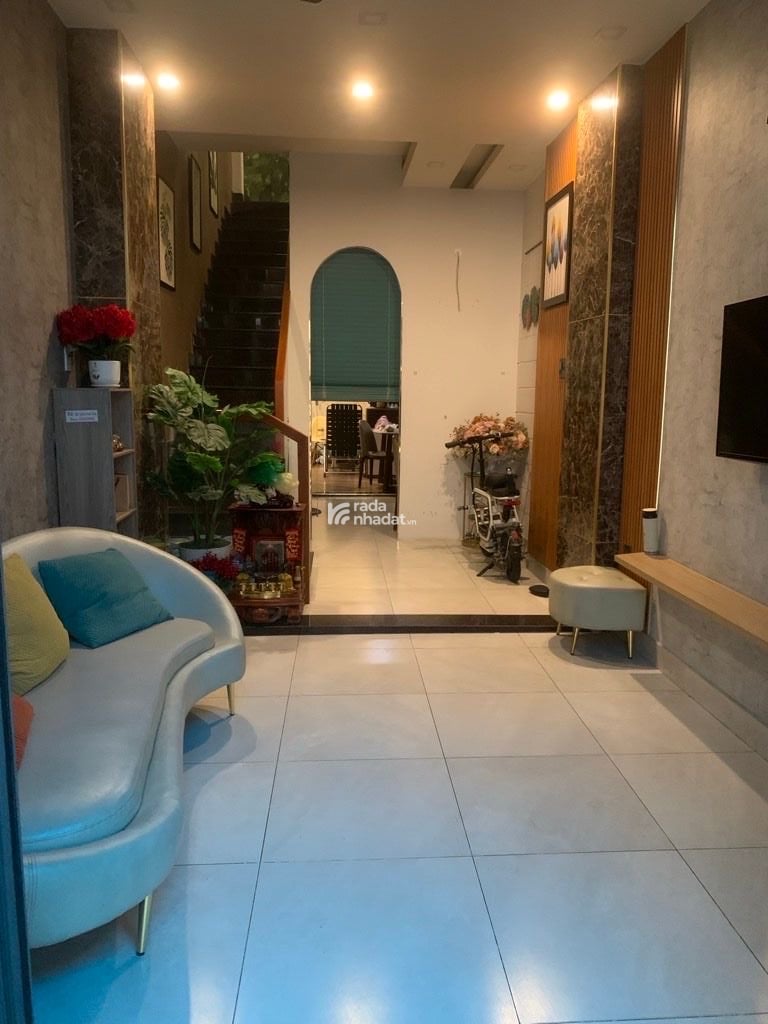 BÁN NHÀ ĐẸP 3 LẦU SÂN THƯỢNG MÁI CHE NGAY KHU VIP CON ĐƯỜNG THỜI TRANG NỔI TIẾNG CỦA QUẬN 5 –