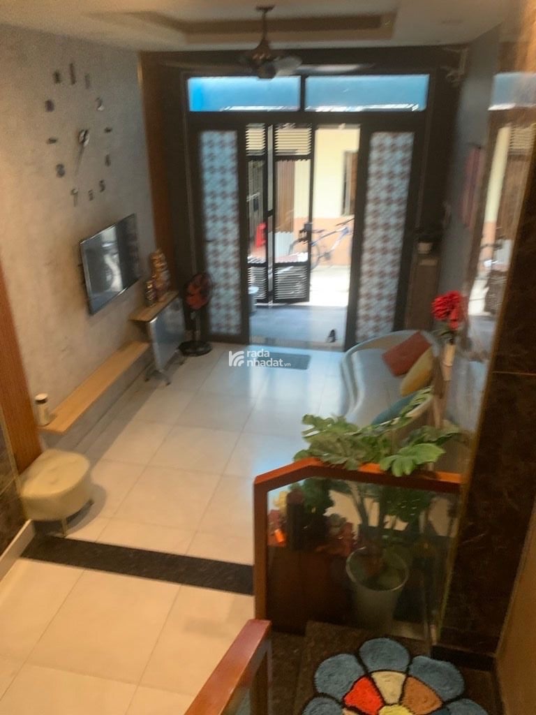 BÁN NHÀ ĐẸP 3 LẦU SÂN THƯỢNG MÁI CHE NGAY KHU VIP CON ĐƯỜNG THỜI TRANG NỔI TIẾNG CỦA QUẬN 5 –