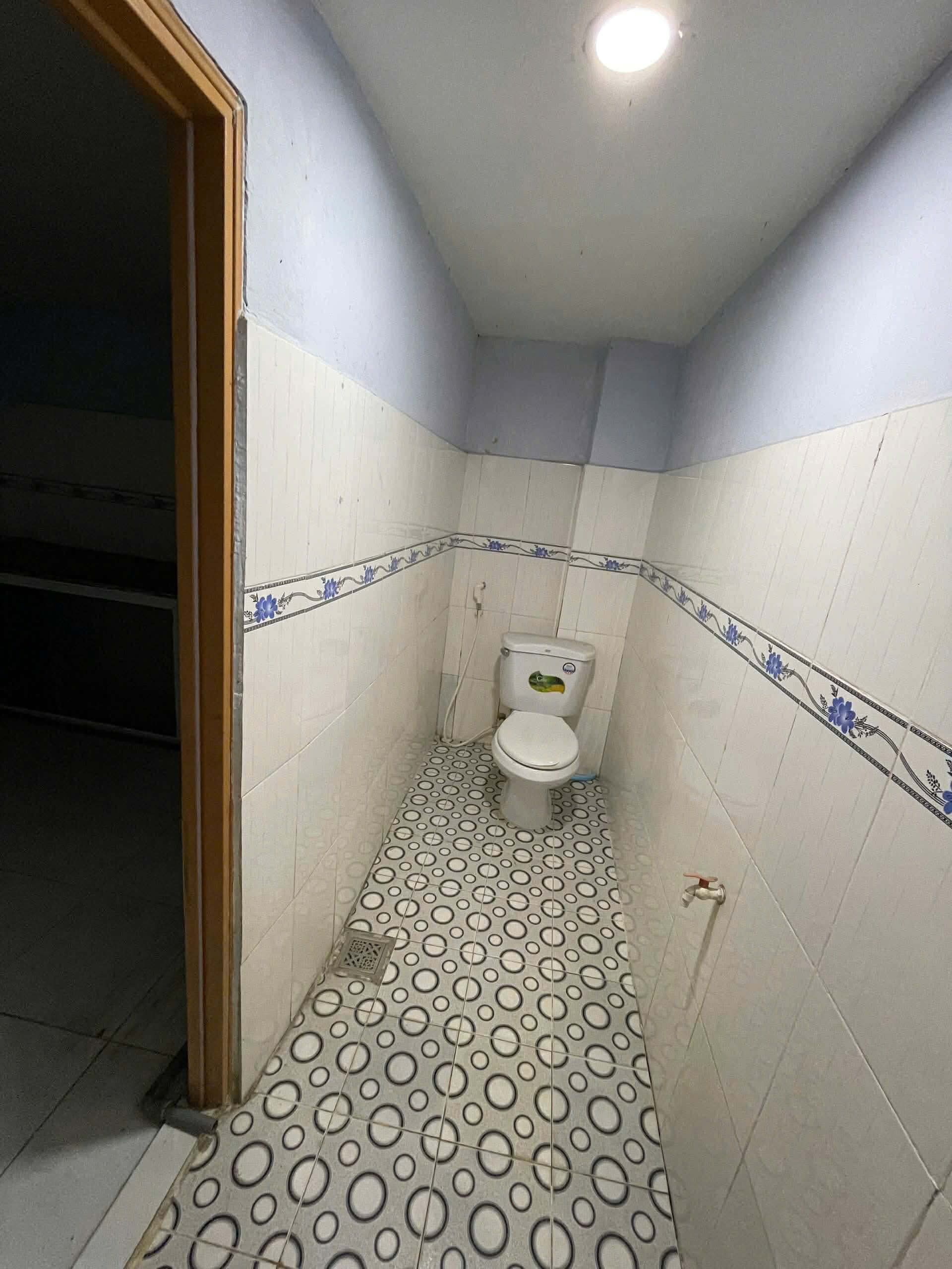 BÁN CĂN NHÀ LÀM CHDV NGAY CHỢ ĐÔNG QUANG, HƯƠNG LỘ 80B, HIỆP THÀNH, Q12Dt: 4m x 24m. 