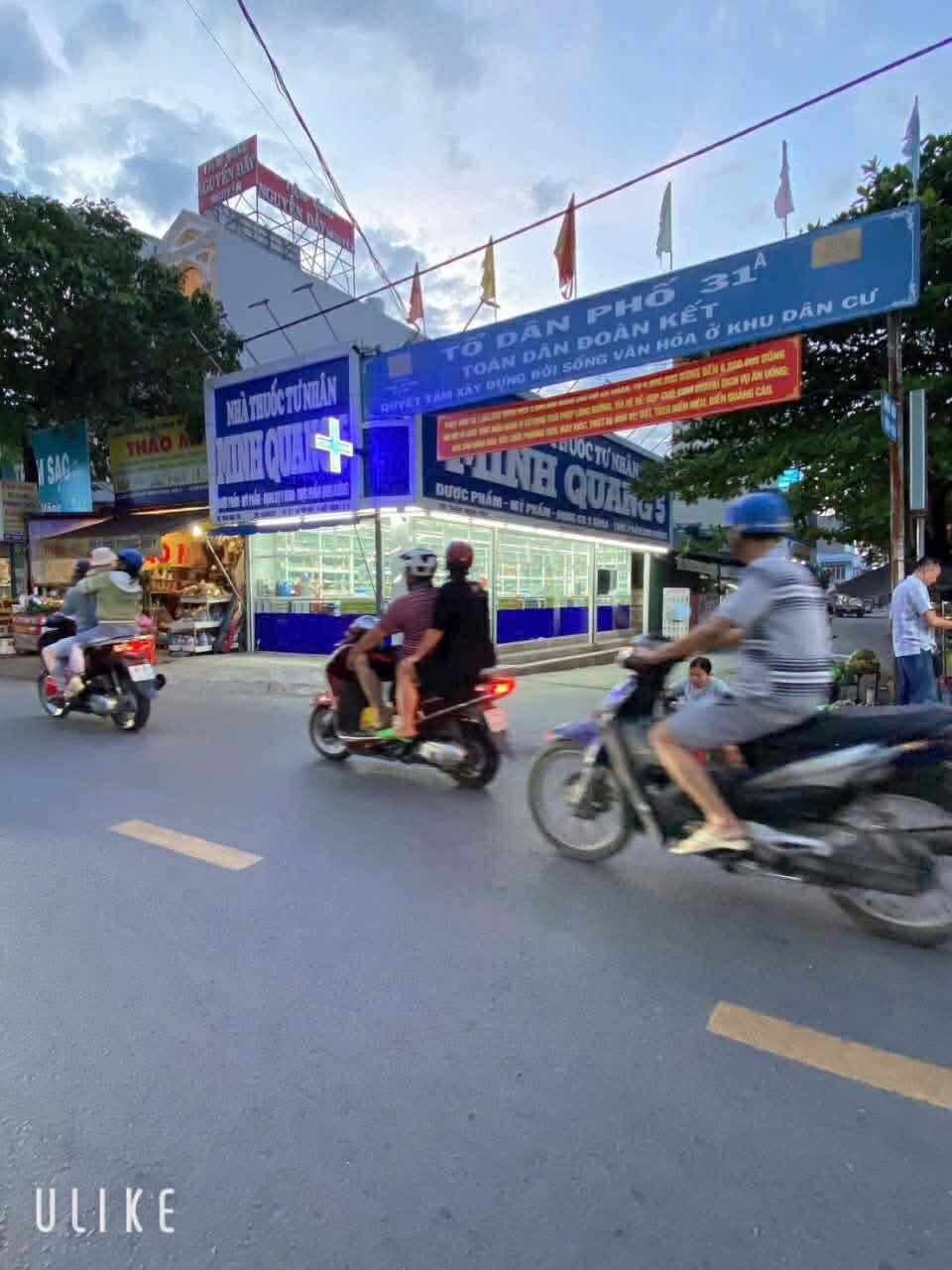 BÁN CĂN NHÀ LÀM CHDV NGAY CHỢ ĐÔNG QUANG, HƯƠNG LỘ 80B, HIỆP THÀNH, Q12Dt: 4m x 24m. 