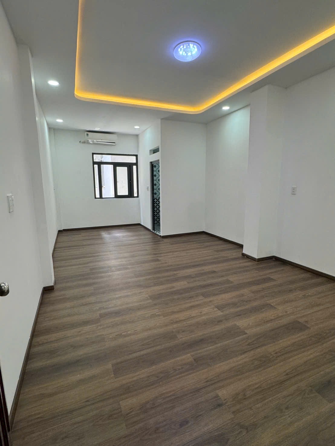 BÁN NHÀ MẶT TIỀN MỚI CAO LỖ Q8