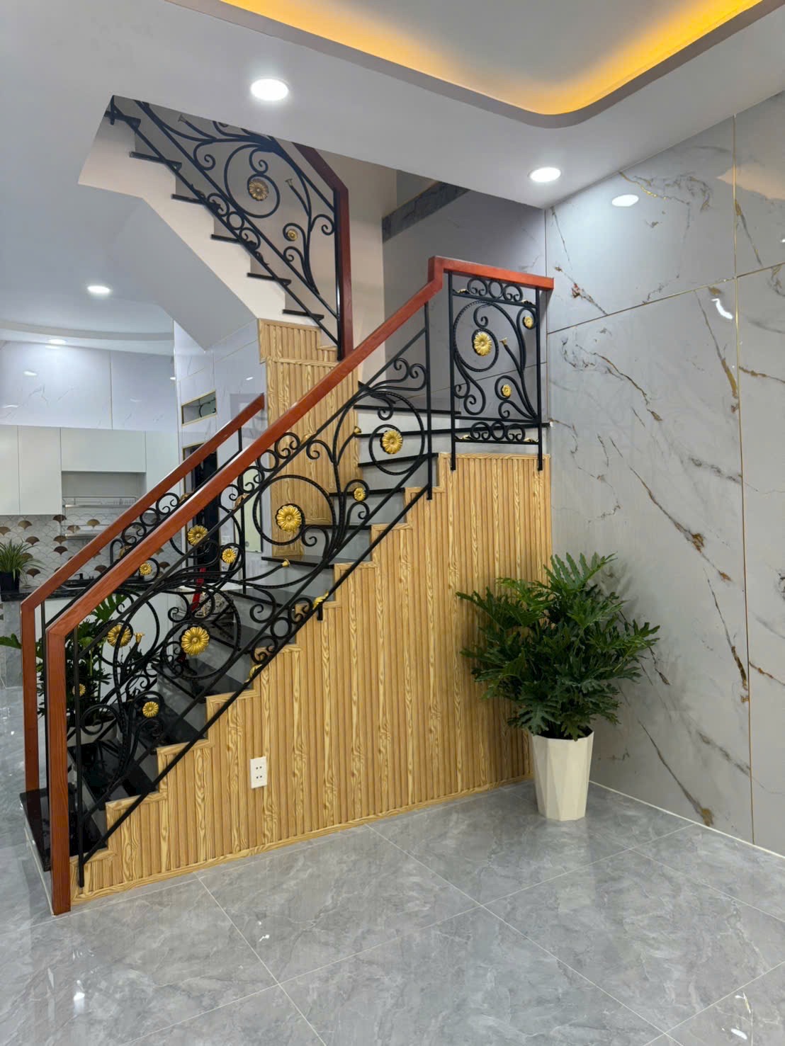 BÁN NHÀ MẶT TIỀN MỚI CAO LỖ Q8