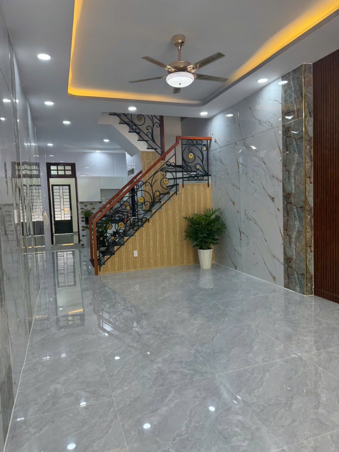 BÁN NHÀ MẶT TIỀN MỚI CAO LỖ Q8