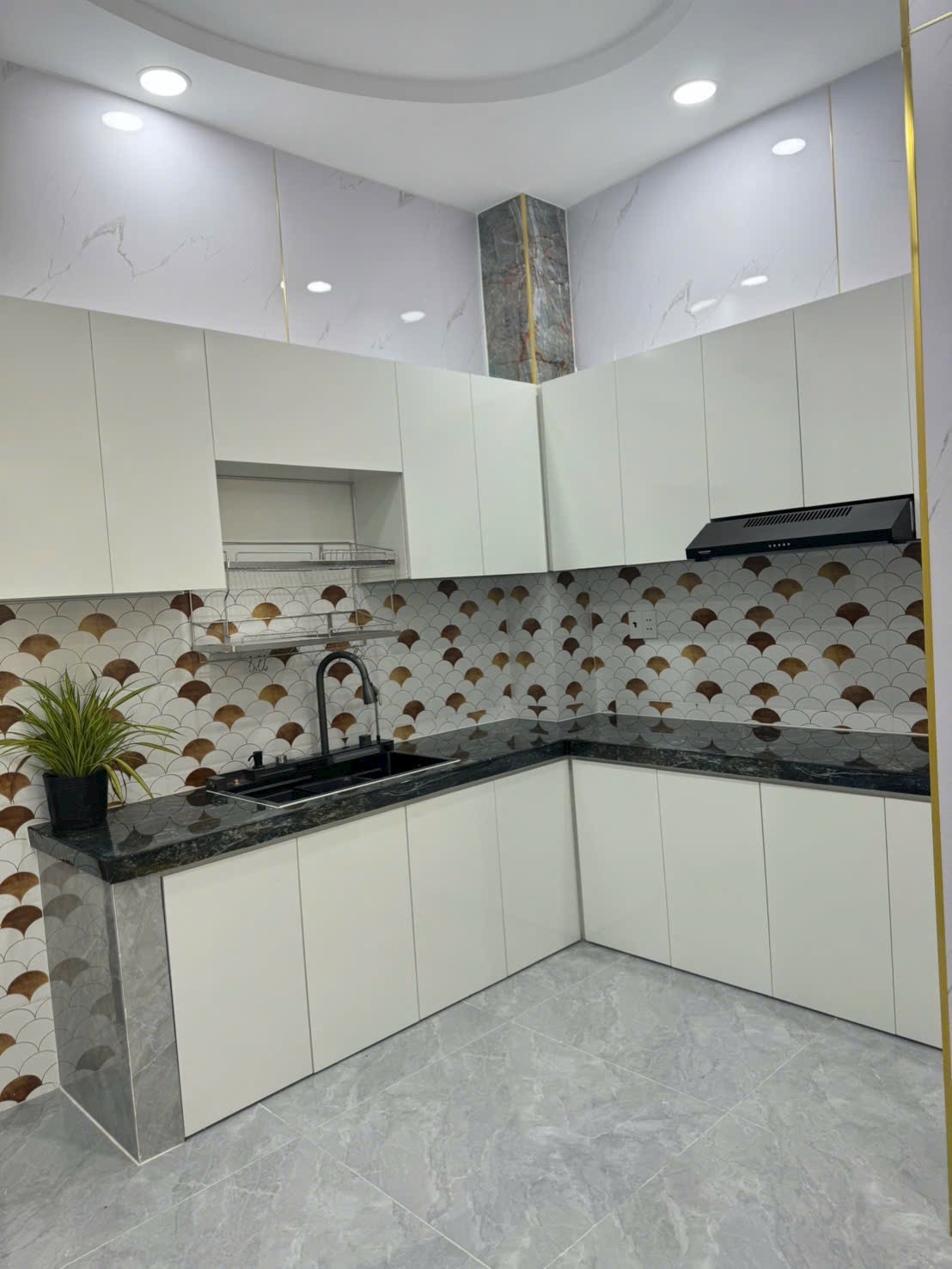 BÁN NHÀ MẶT TIỀN MỚI CAO LỖ Q8