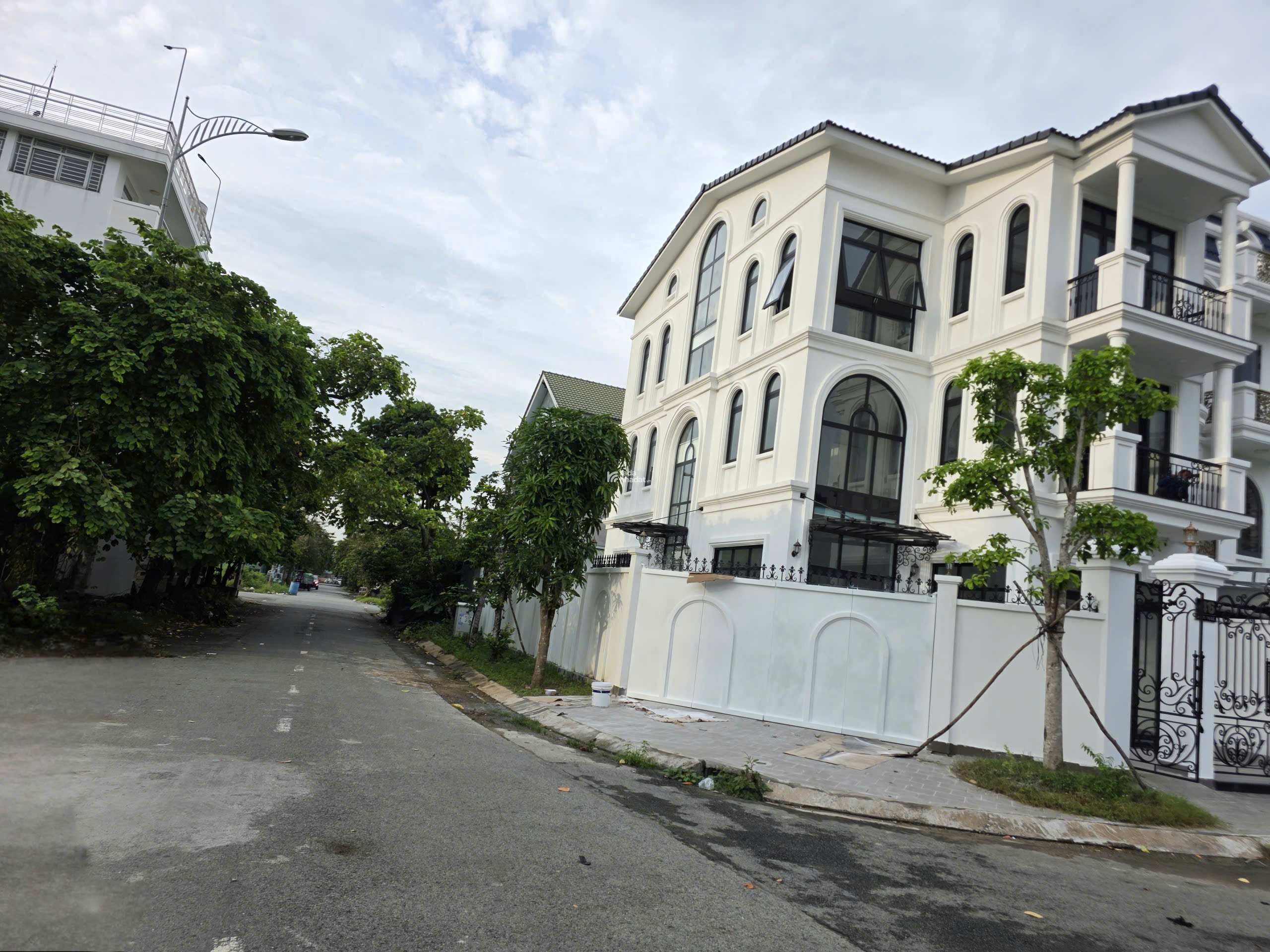 BÁN GẤP LÔ GỐC MTKD KHU TĐC PHƯỚC THIỆN 194M CHỈ 12.5 TỶ  CẠNH VINHOMES Q9 