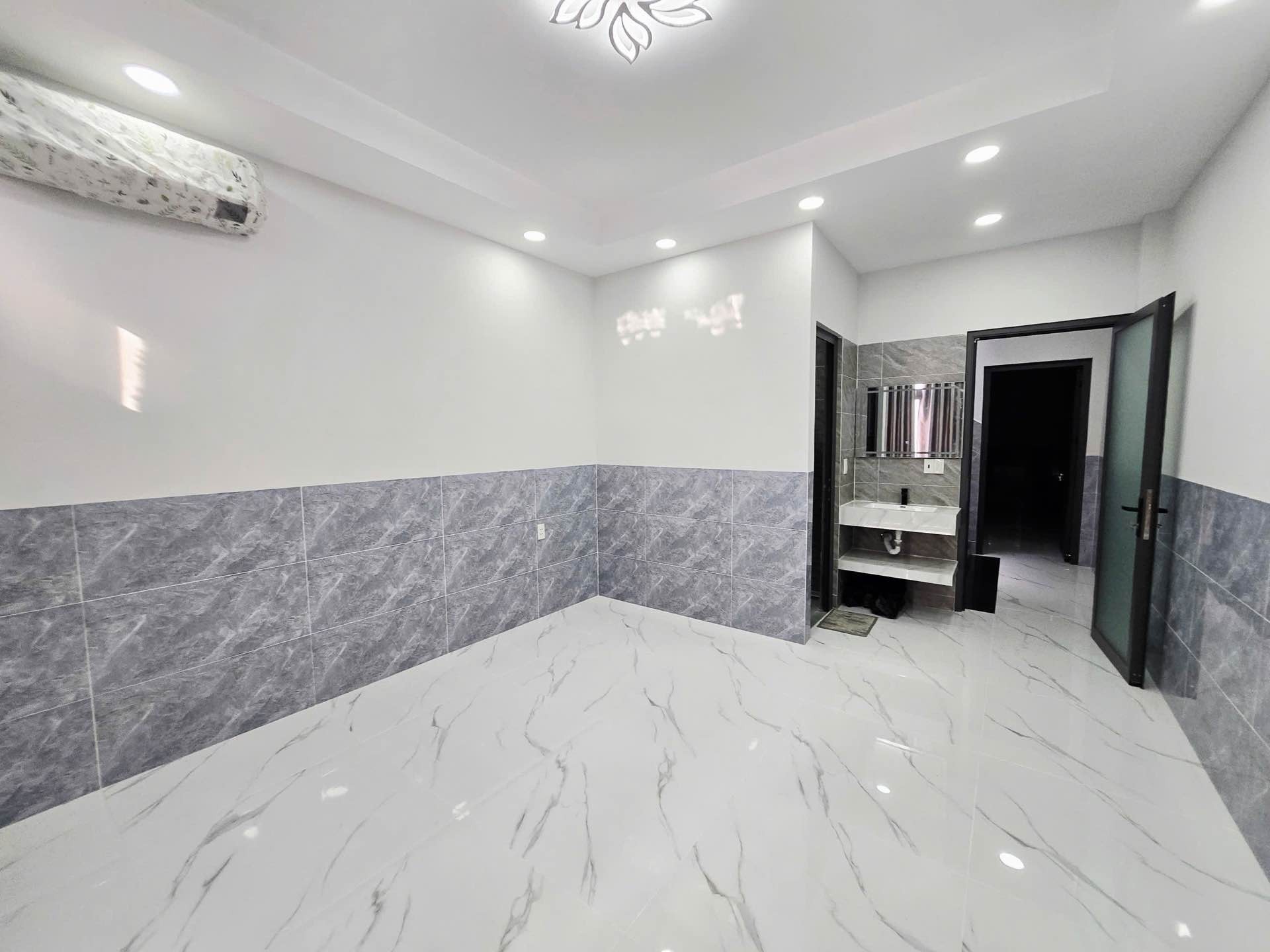 HXH Nguyễn Suý gần Tân Hương, 64m2, 4x16, 5 tầng, 5PN, thiết kế châu Âu, Chỉ 9.2 tỷ