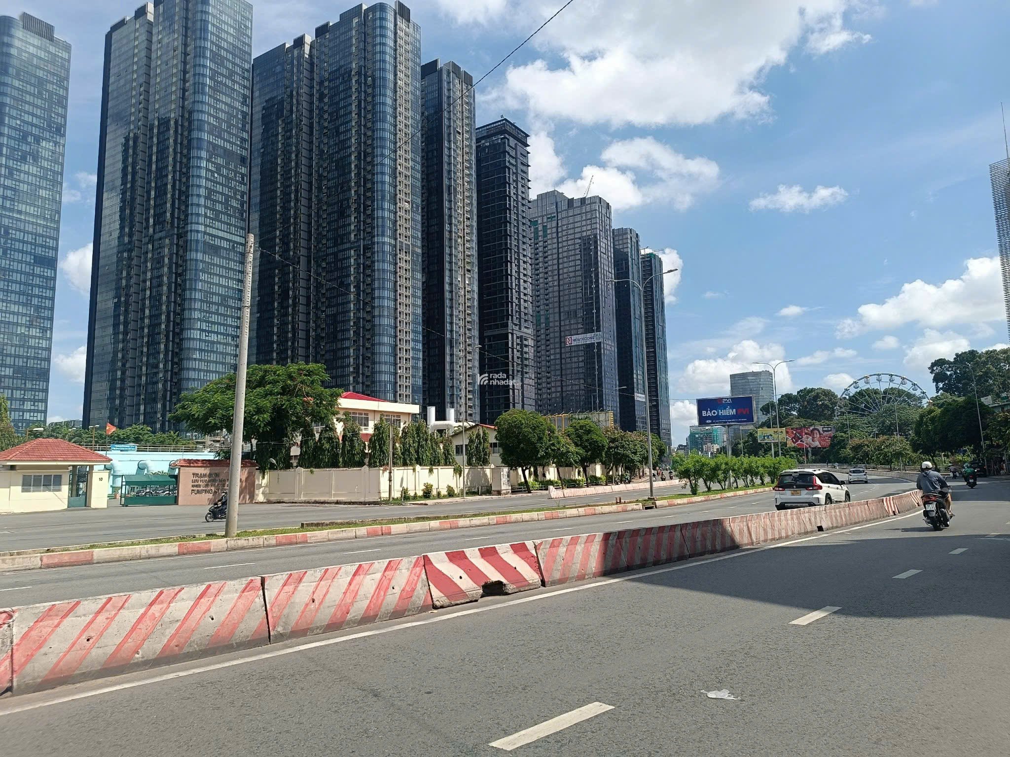 MT VIEW VINHOMES TÂN CẢNG - GIÁP QUẬN 1 (4x15,5m) HĐT 47 TRIỆU/TH. GIÁ 22 TỶ