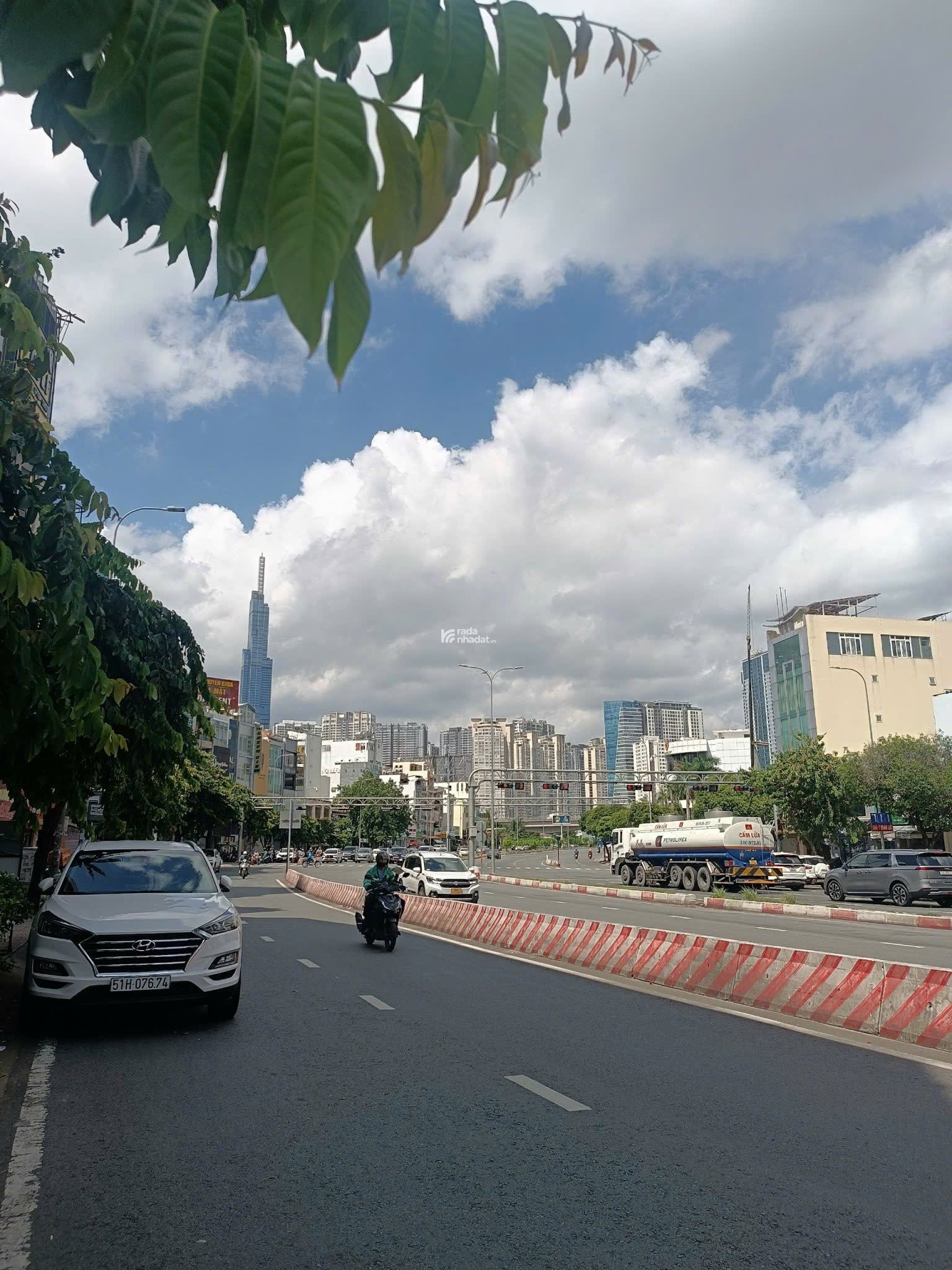 MT VIEW VINHOMES TÂN CẢNG - GIÁP QUẬN 1 (4x15,5m) HĐT 47 TRIỆU/TH. GIÁ 22 TỶ