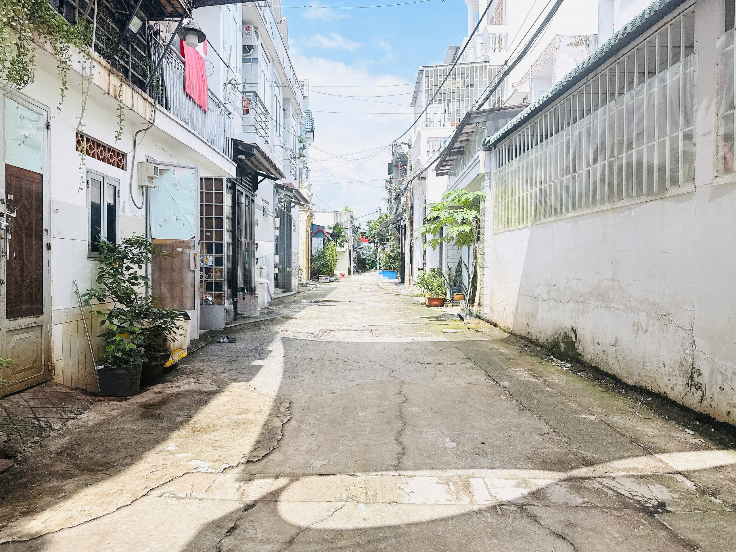 Bán Nhà Hiệp Thành 45. 74m2, 2 Tầng Đường 4m . giá rẻ 