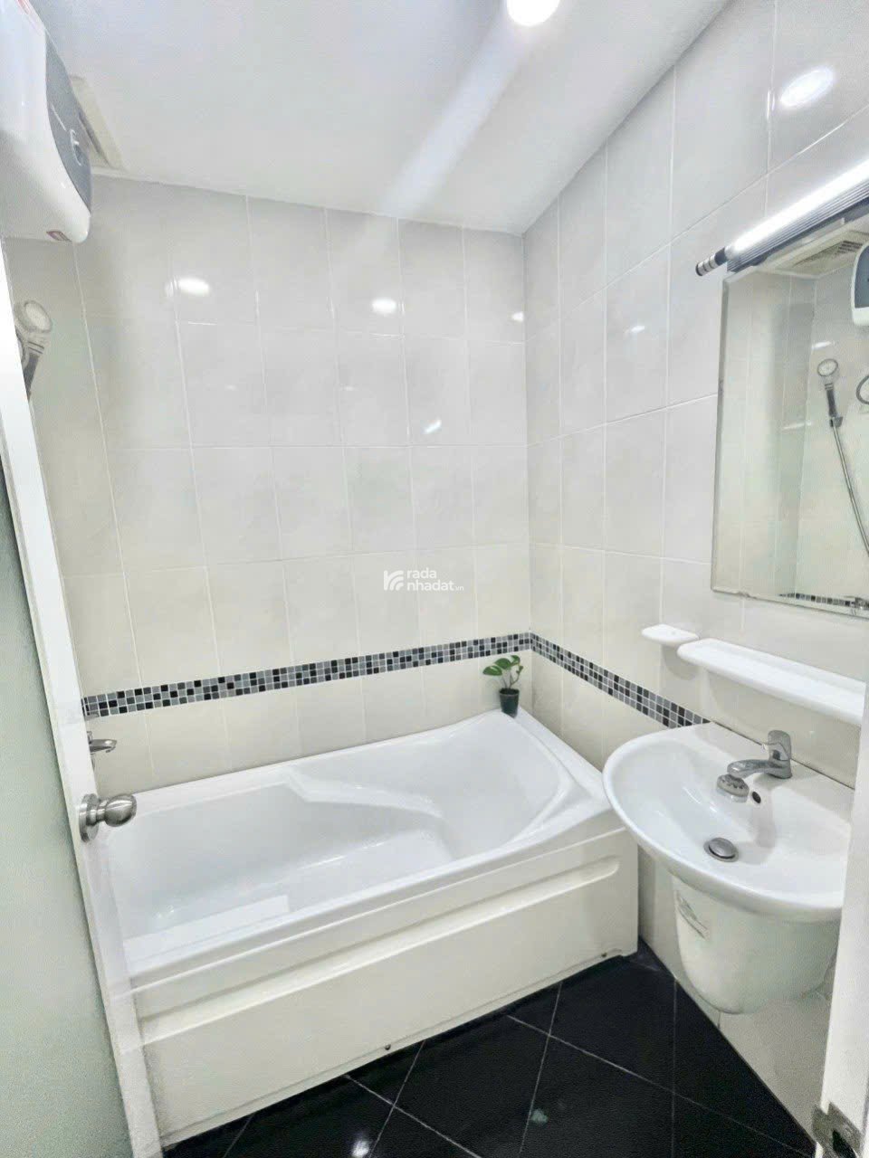 Cần cho thuê căn hộ Sky garden 3, PMH, Q7, dt 68m2, tk 2PN nhà đẹp, giá chỉ 15 triệu 