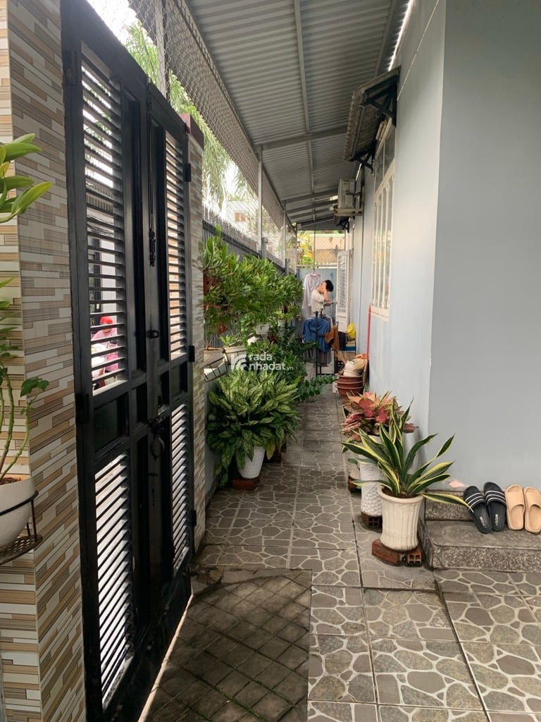 NHÀ TO ĐẸP, HẺM THÔNG XE HƠI TRÁNH NHAU, SÁT MT QL13, 6,5X17 CHỈ 7,5 TỶ