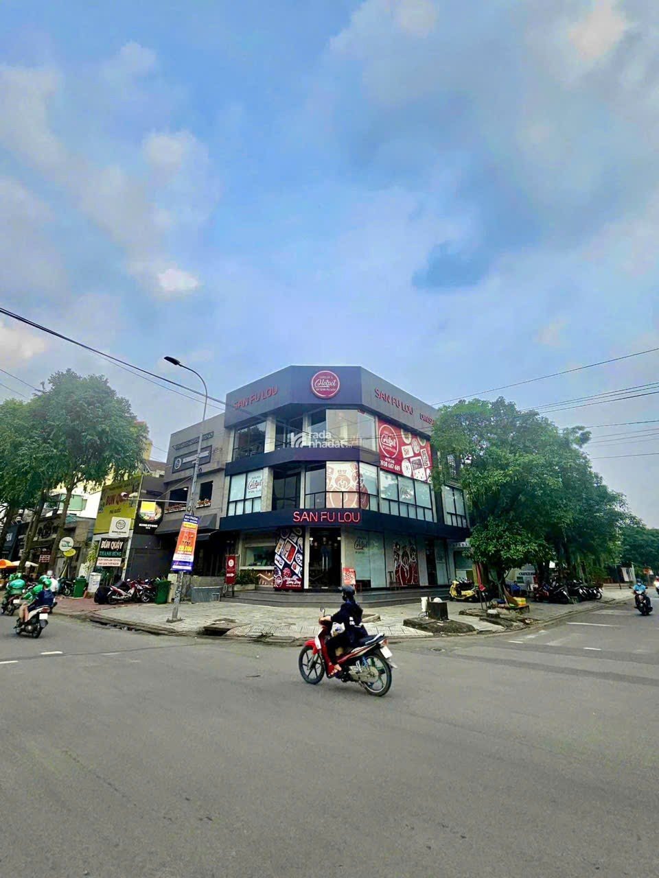 Bán nhà 2MT Huỳnh Văn Bánh p12 quận Phú Nhuận , dt 9x20m. Giá 62 tỷ. 