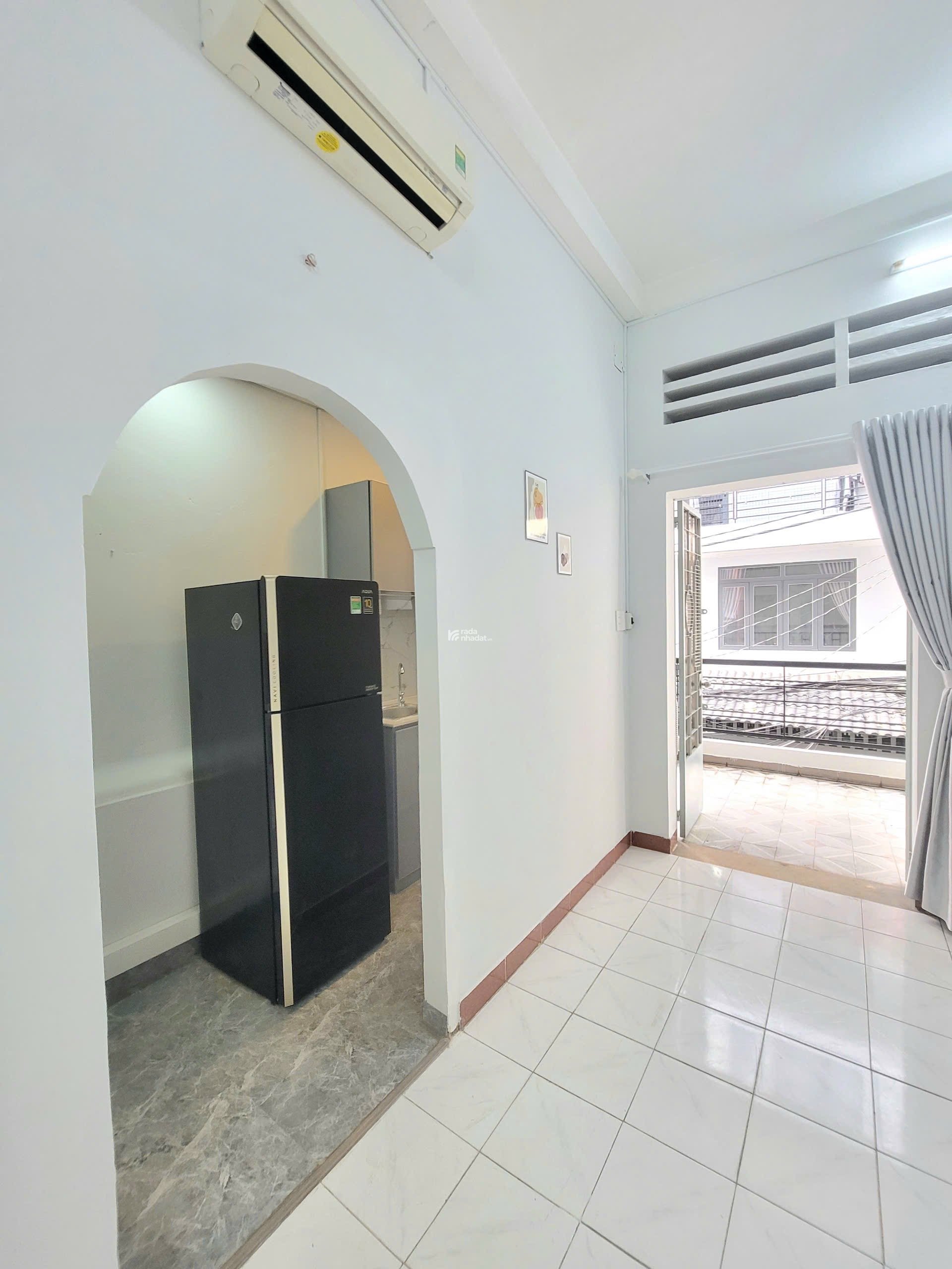 Căn Hộ Tách Bếp Có Ban Công Quận 10 Gần Đại Học Kinh Tế, Vạn Hạnh Mall