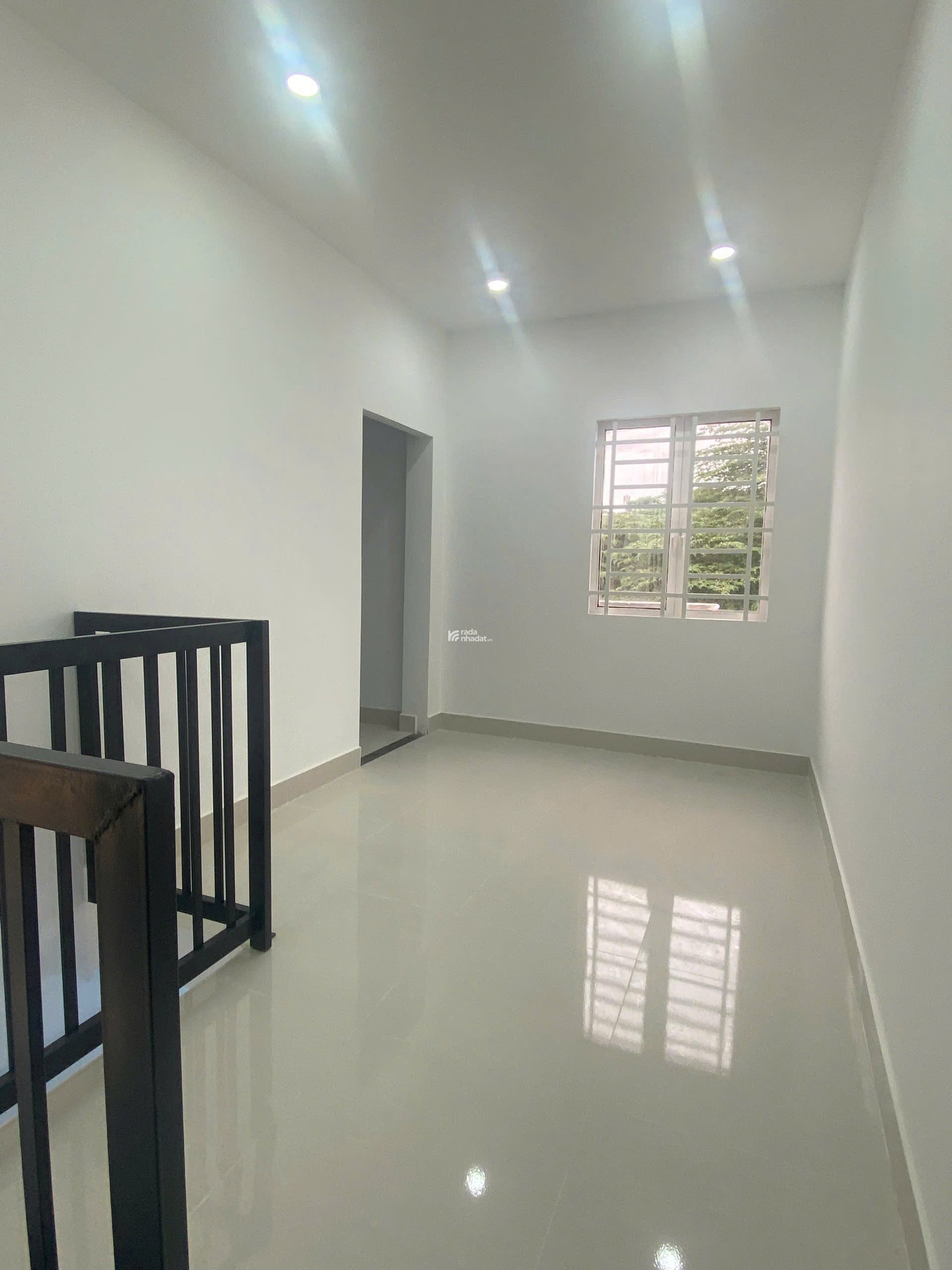 NHà mặt tiền đường tân lập 2 hiệp phú DT 80m cấp 4