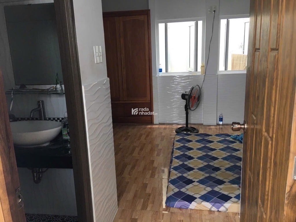 NHÀ 4 TẦNG NGANG HƠN 6M CÓ HẦM RẤT PHÙ HỢP LÀM VP CTY - HẺM NHỰA GẦN MẶT TIỀN KINH DOANH OK