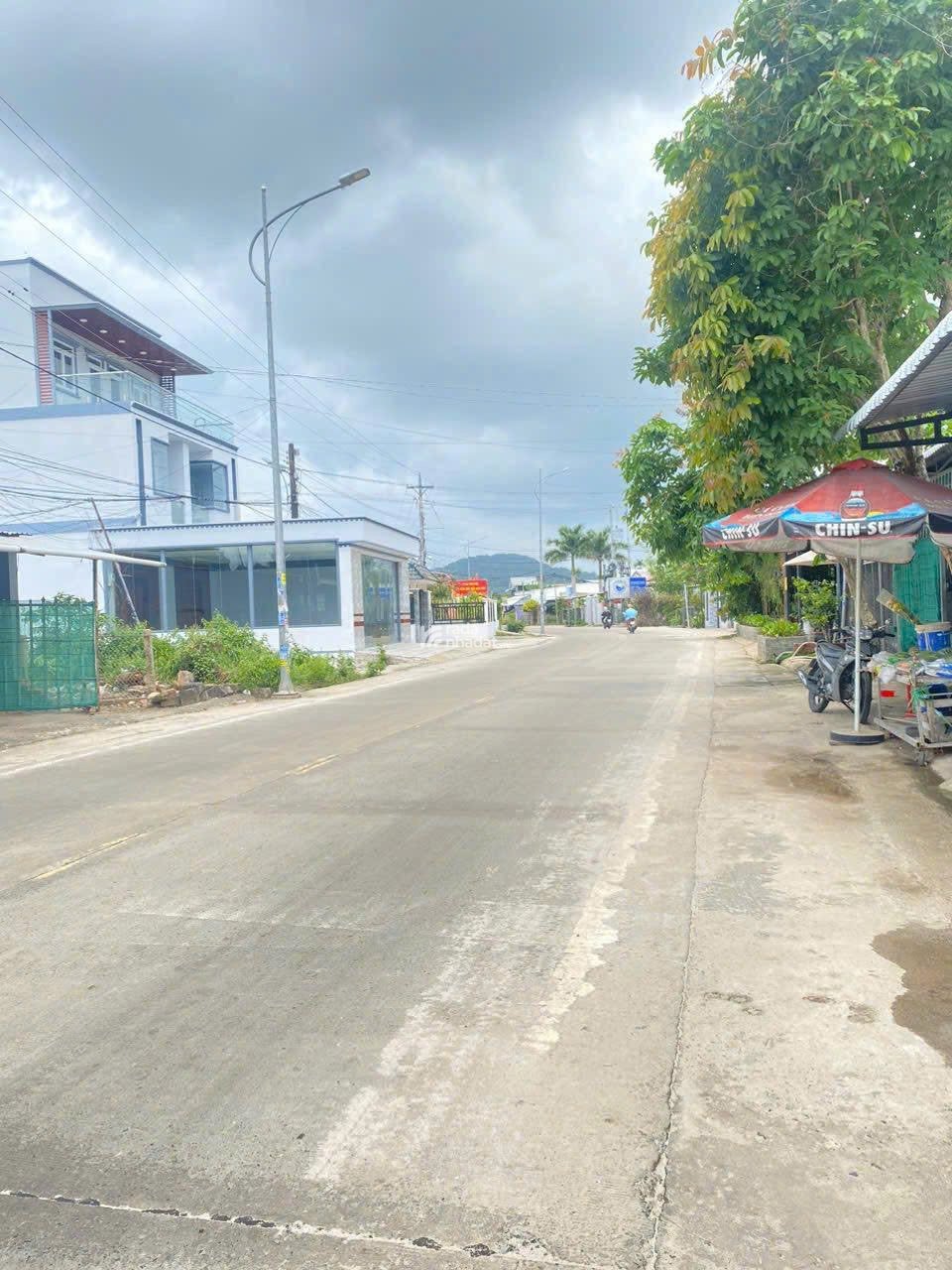Bán chính chủ bán gấp lô đất vị trí đẹp