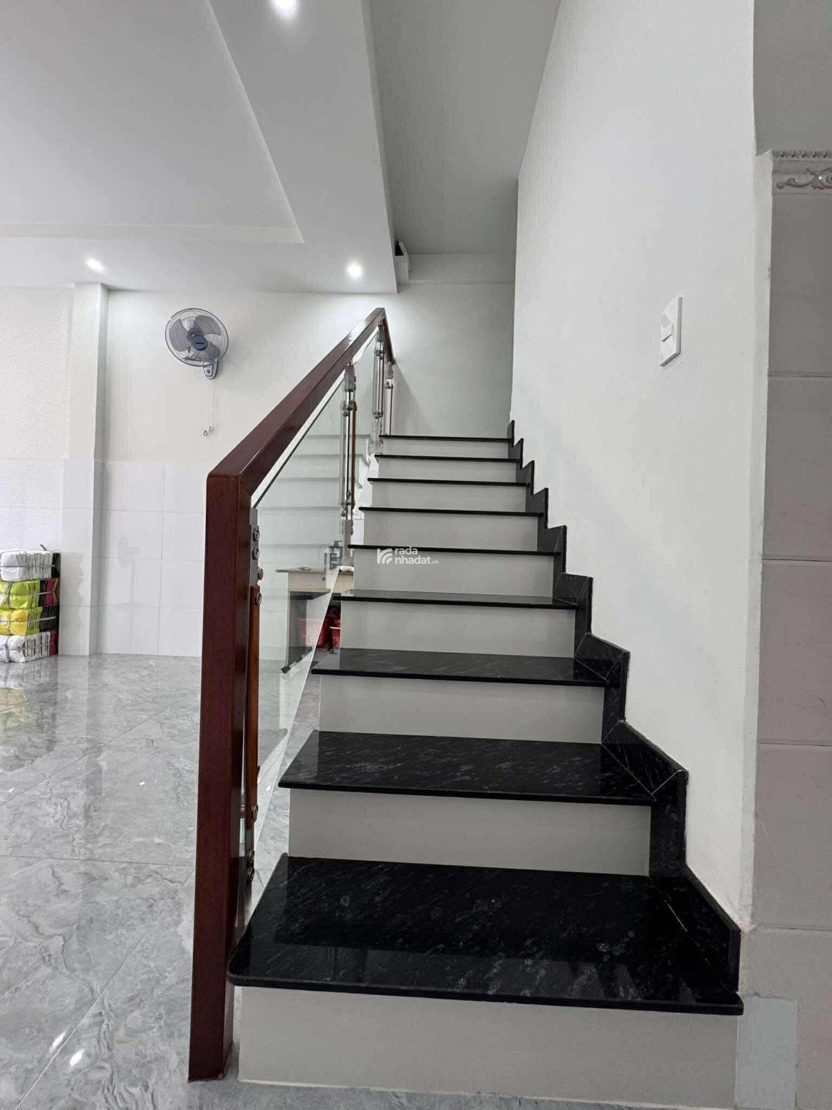 Bán nhà Hoàng Văn Thụ, Nguyễn Đình Khơi, Tân Bình, 52m2, 2 tầng, 8.8 tỷ.