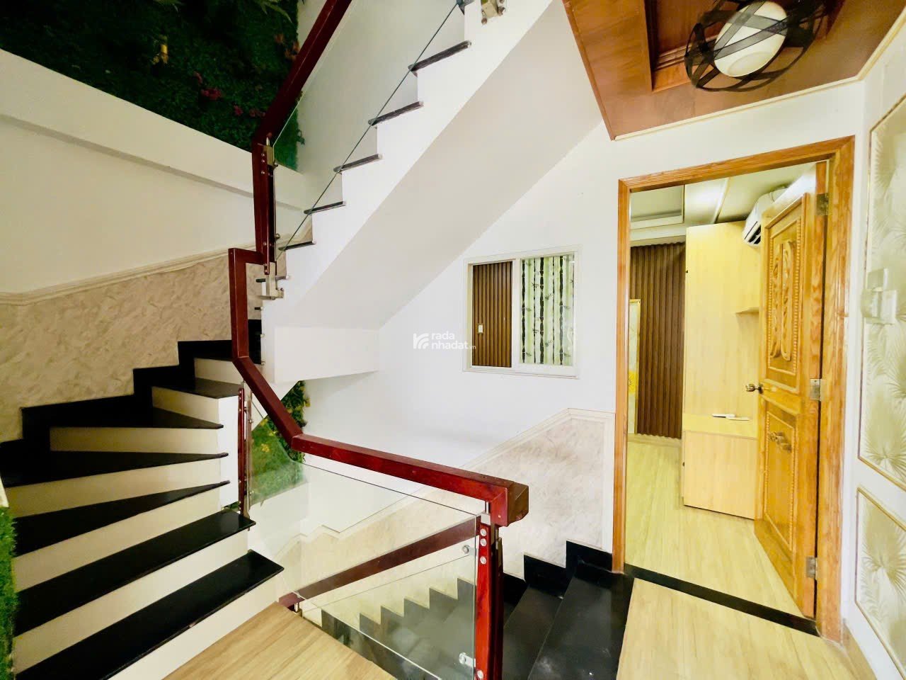 NHÀ NỞ HẬU HẺM XE HƠI ĐẬU TẬN CỬA PHƯỜNG 11, QUẬN GÒ VẤP