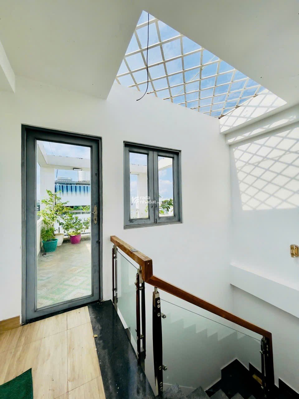 NHÀ NỞ HẬU HẺM XE HƠI ĐẬU TẬN CỬA PHƯỜNG 11, QUẬN GÒ VẤP