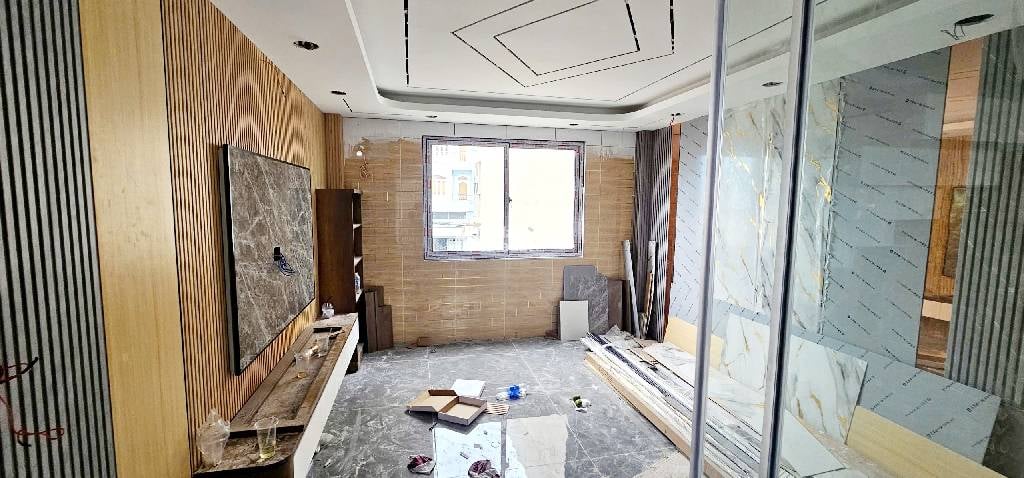 BÁN NHÀ TỈNH LỘ 10 90M2 8.7 TỶ 4 TẦNG HẺM XE HƠI THÔNG SÁT AEON TÊN LỬA