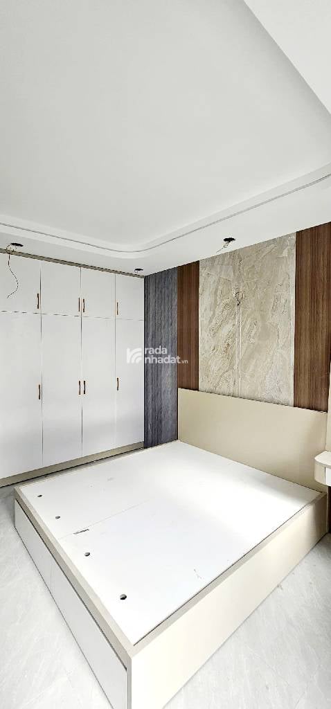 BÁN NHÀ TỈNH LỘ 10 90M2 8.7 TỶ 4 TẦNG HẺM XE HƠI THÔNG SÁT AEON TÊN LỬA