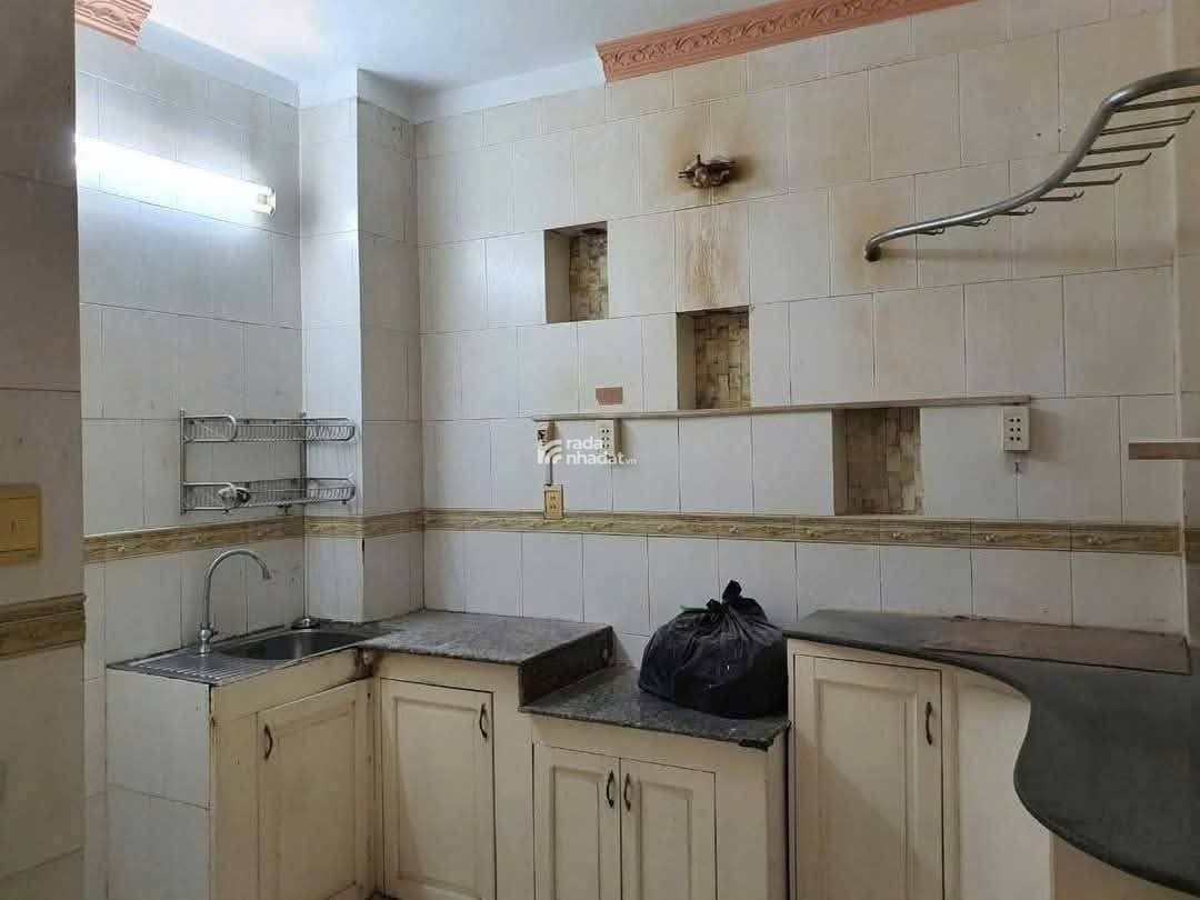 Cho thuê nguyên căn nhà Nguyễn thiện thuật p3, Q3 (ngay chợ bàn cờ). 13tr/tháng