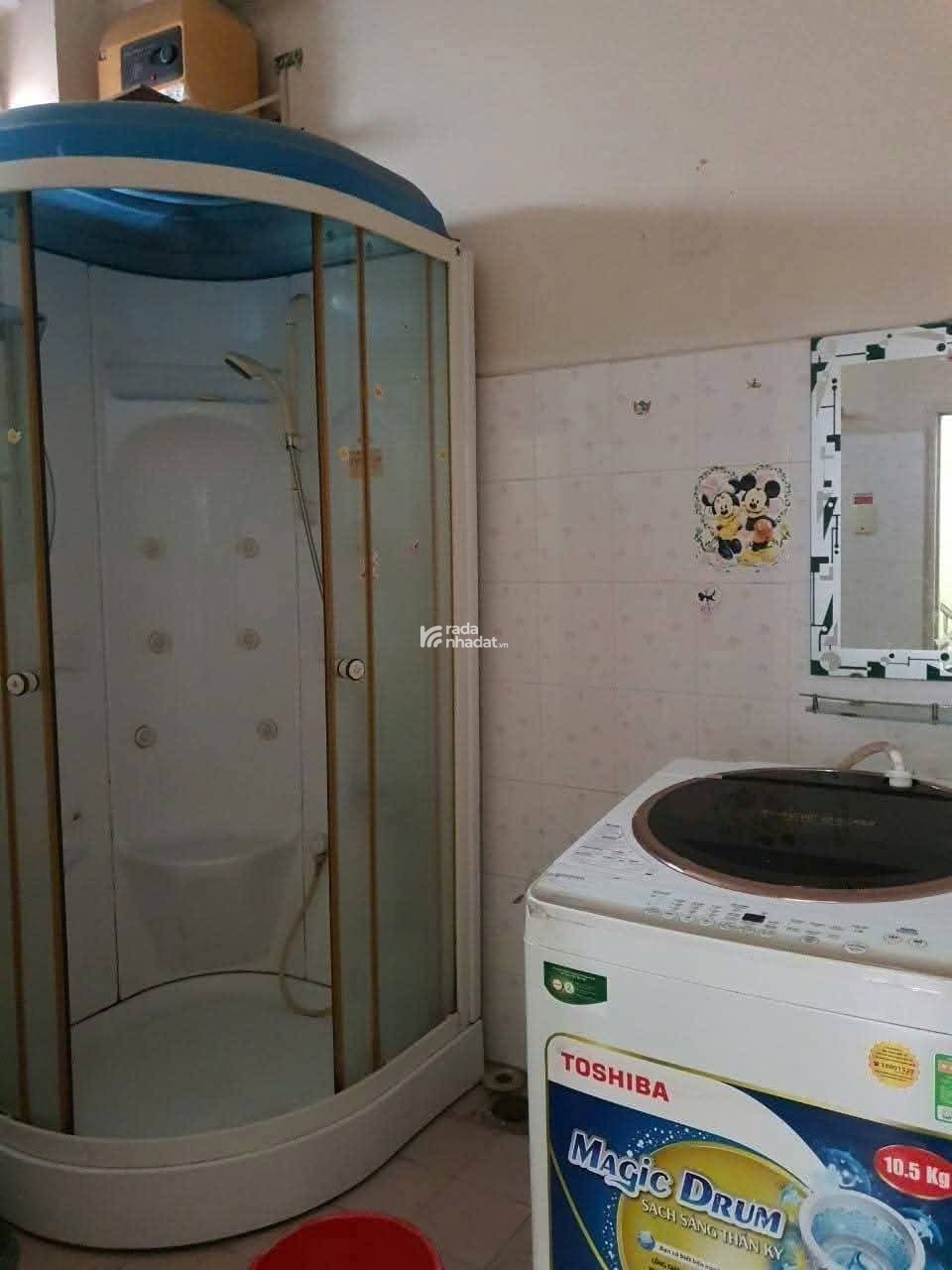 Cho thuê nguyên căn nhà Nguyễn thiện thuật p3, Q3 (ngay chợ bàn cờ). 13tr/tháng