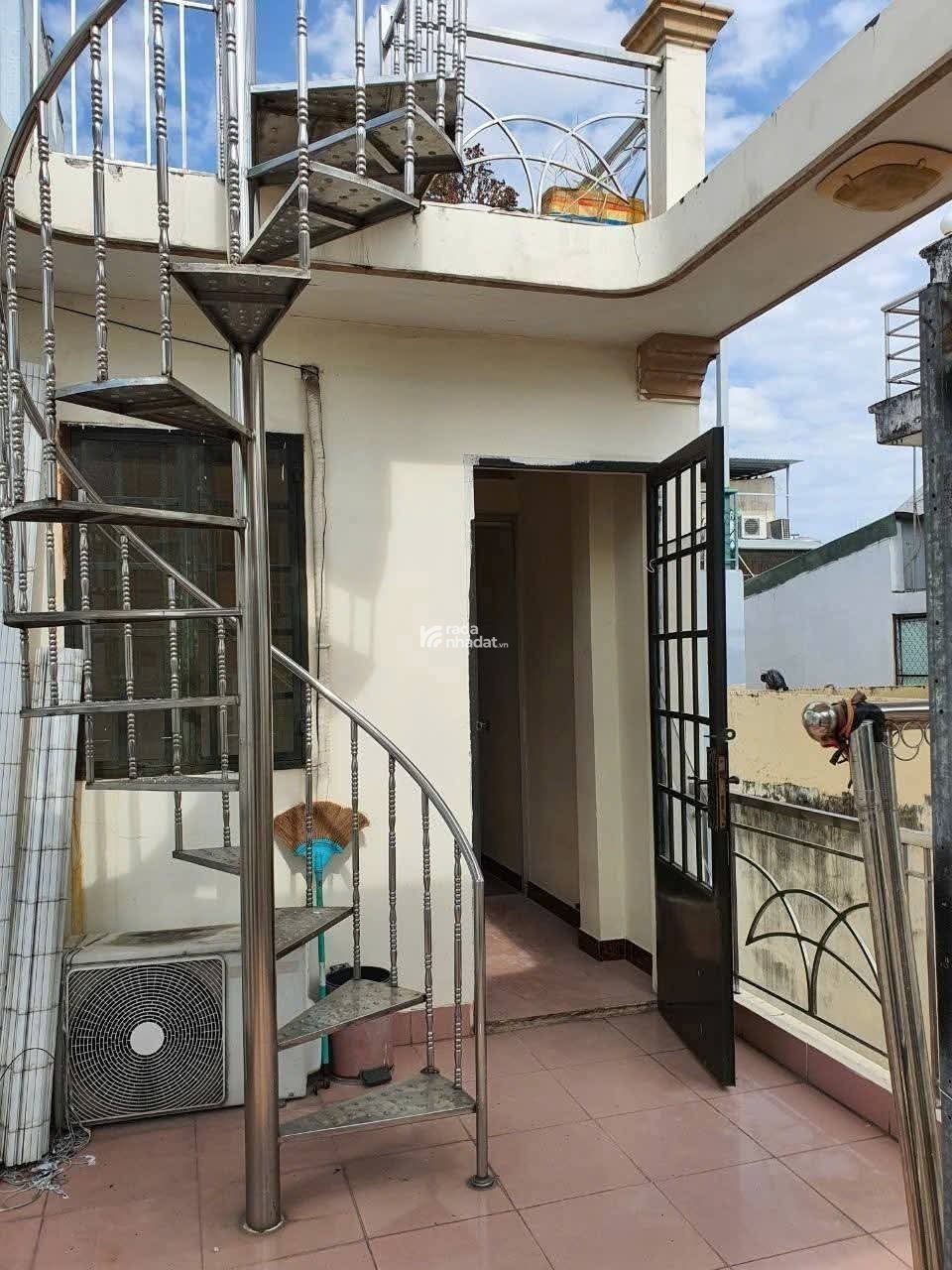 Cho thuê nguyên căn nhà Nguyễn thiện thuật p3, Q3 (ngay chợ bàn cờ). 13tr/tháng
