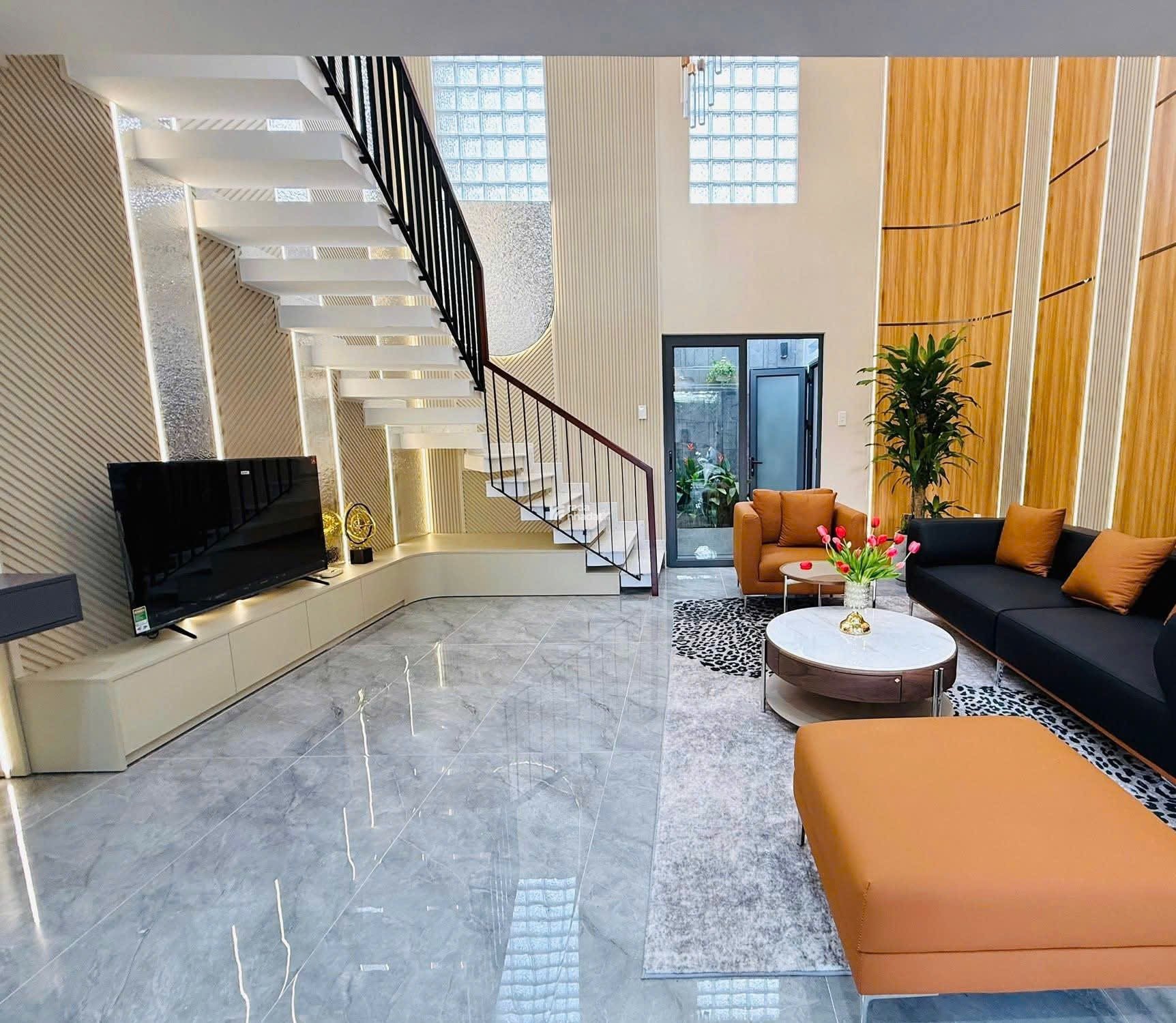 Chú Năm kẹt tiền bán nhà 53m2 Trần Quang Diệu,Q3 xây 3 tầng giá 2tỷ890.Gần bệnh viện An Sinh.Hẻm 6m