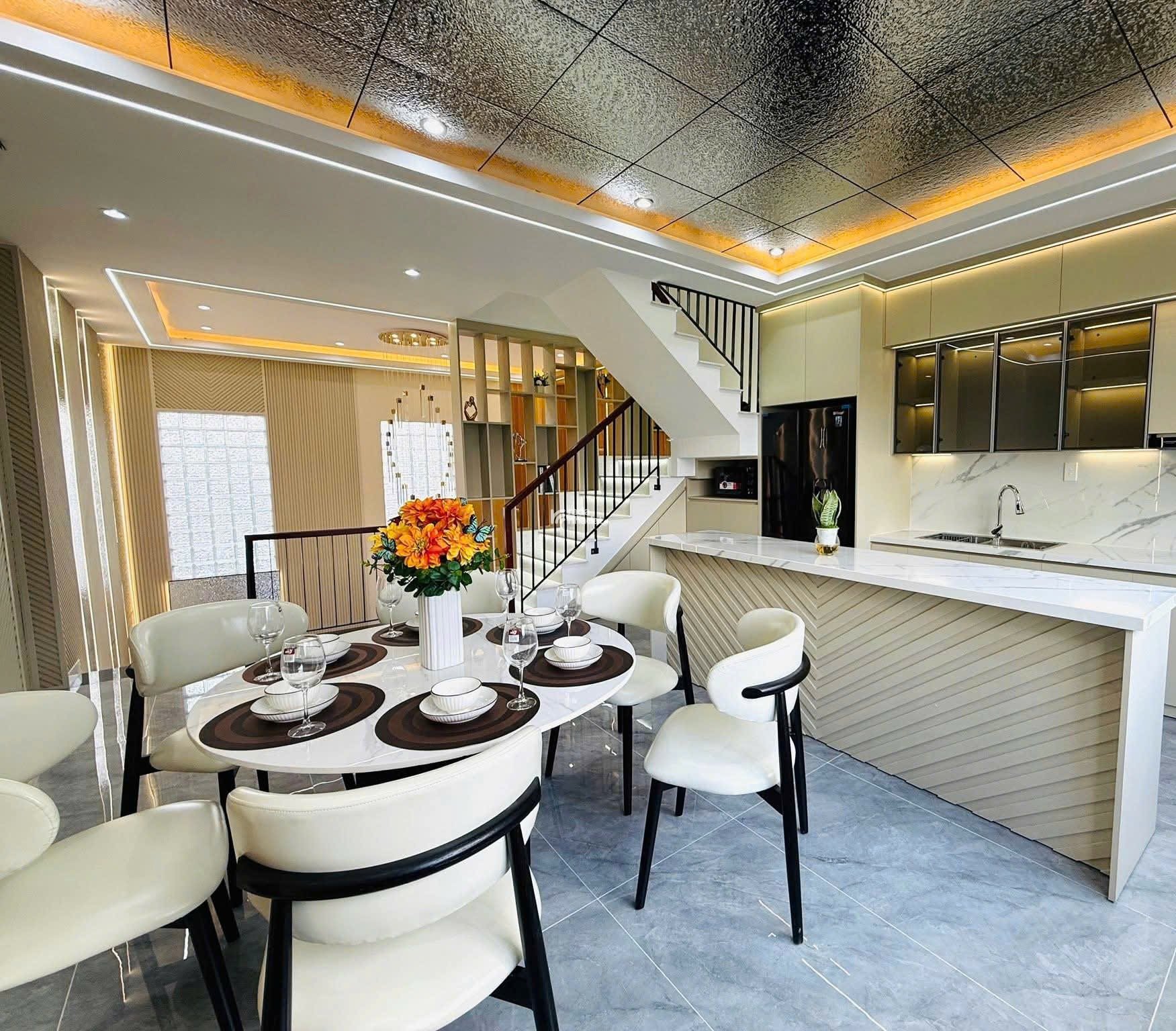 Chú Năm kẹt tiền bán nhà 53m2 Trần Quang Diệu,Q3 xây 3 tầng giá 2tỷ890.Gần bệnh viện An Sinh.Hẻm 6m