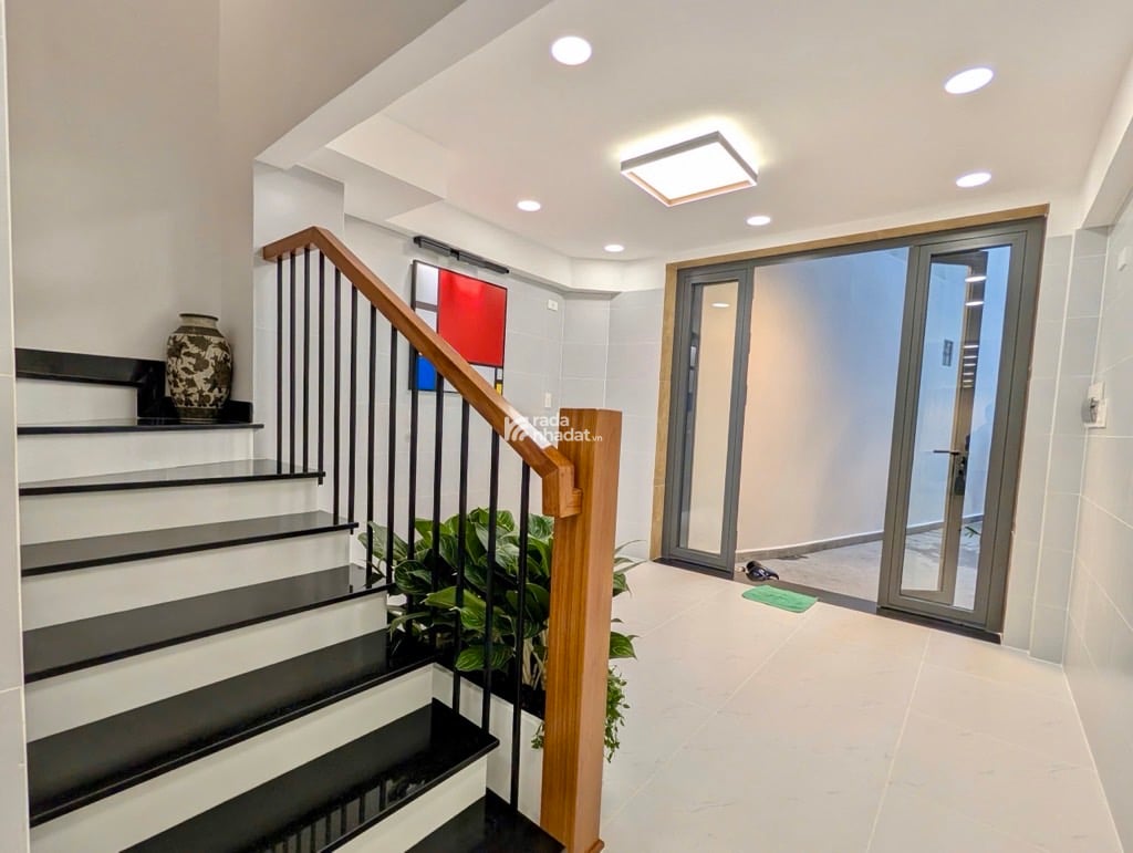 CHDV MỚI ĐẸP NGAY KHU PHAN XÍCH LONG NỐI DÀI - 45M2 - 5 TẦNG - 6PN KHÉP KÍN - CHO THUÊ 30-45TR