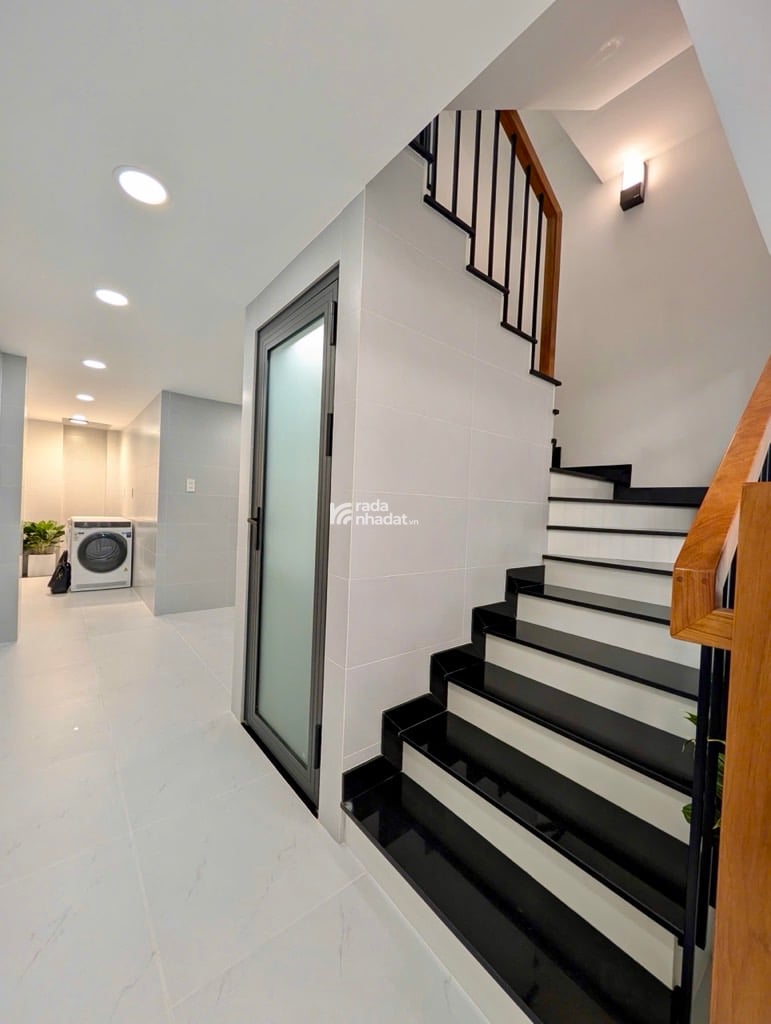 CHDV MỚI ĐẸP NGAY KHU PHAN XÍCH LONG NỐI DÀI - 45M2 - 5 TẦNG - 6PN KHÉP KÍN - CHO THUÊ 30-45TR