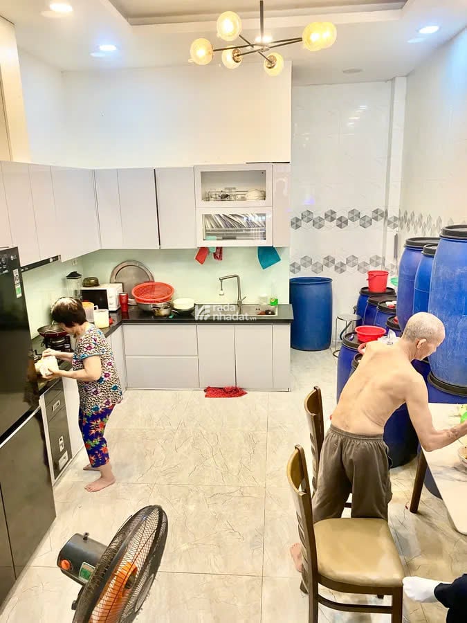 Hẻm xe tải Thoại Ngọc Hầu, 60m2, 4 tầng BTCT,  5PN, xinh xắn lung linh