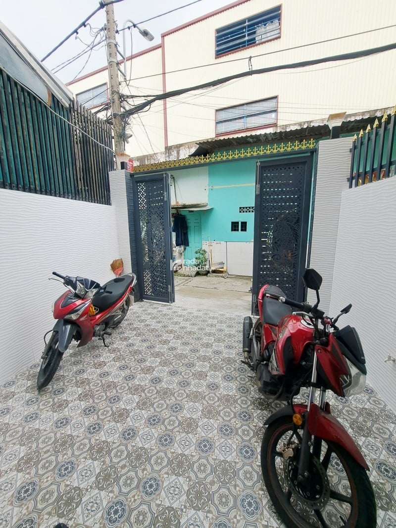 CẠNH Q6 - HXH THÔNG - 65M2( 4.2 x15 ), 2 TẦNG ĐÚC MỚI 100% - CHỈ NHỈNH 5 TỶ