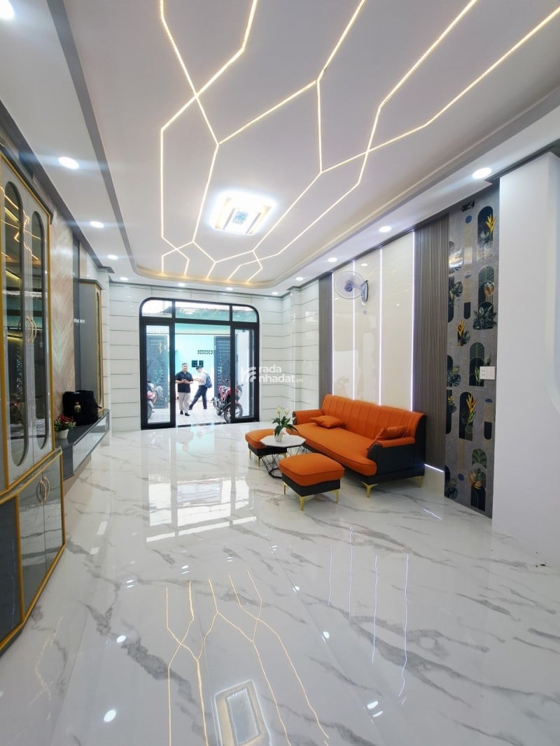 CẠNH Q6 - HXH THÔNG - 65M2( 4.2 x15 ), 2 TẦNG ĐÚC MỚI 100% - CHỈ NHỈNH 5 TỶ