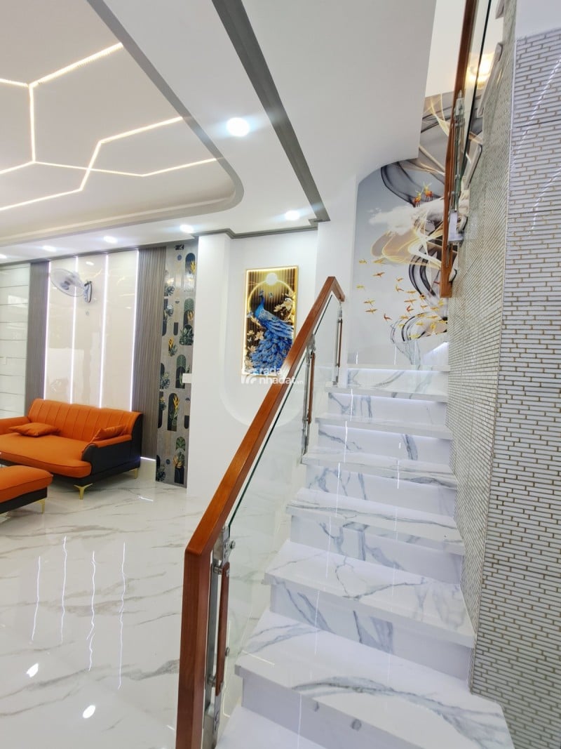 CẠNH Q6 - HXH THÔNG - 65M2( 4.2 x15 ), 2 TẦNG ĐÚC MỚI 100% - CHỈ NHỈNH 5 TỶ