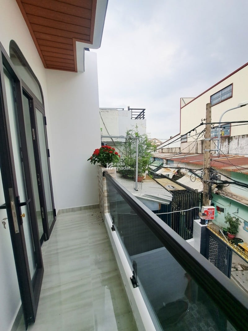 CẠNH Q6 - HXH THÔNG - 65M2( 4.2 x15 ), 2 TẦNG ĐÚC MỚI 100% - CHỈ NHỈNH 5 TỶ