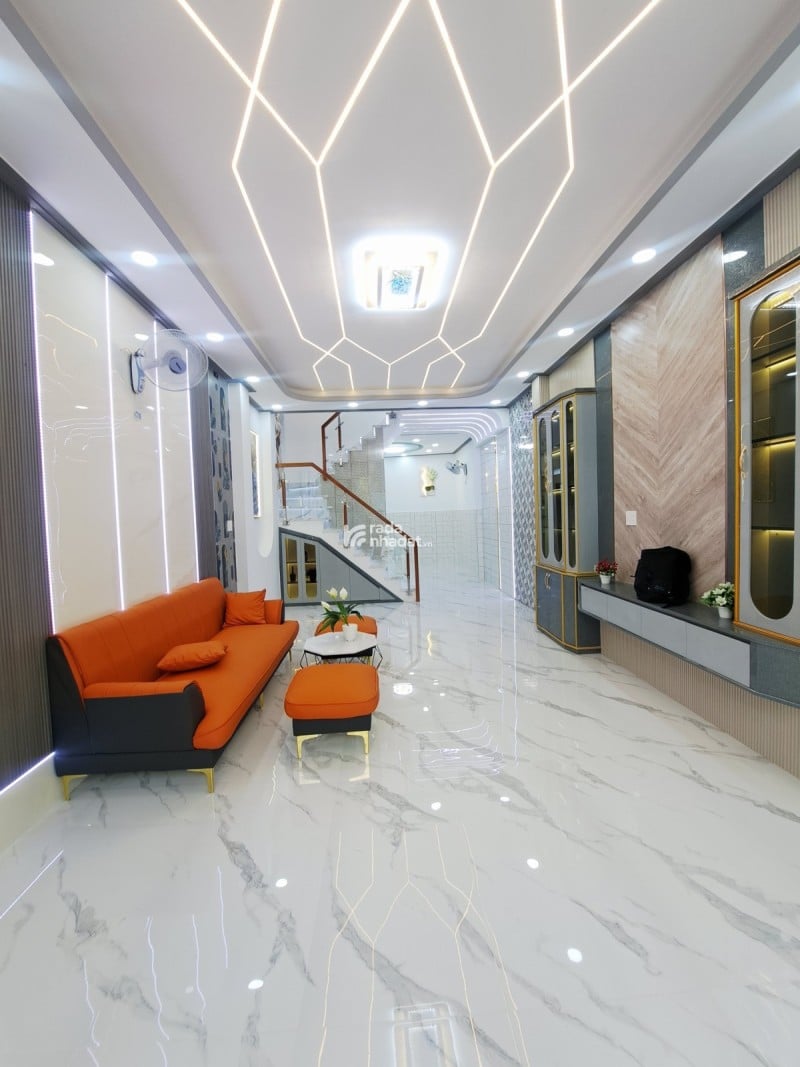 CẠNH Q6 - HXH THÔNG - 65M2( 4.2 x15 ), 2 TẦNG ĐÚC MỚI 100% - CHỈ NHỈNH 5 TỶ