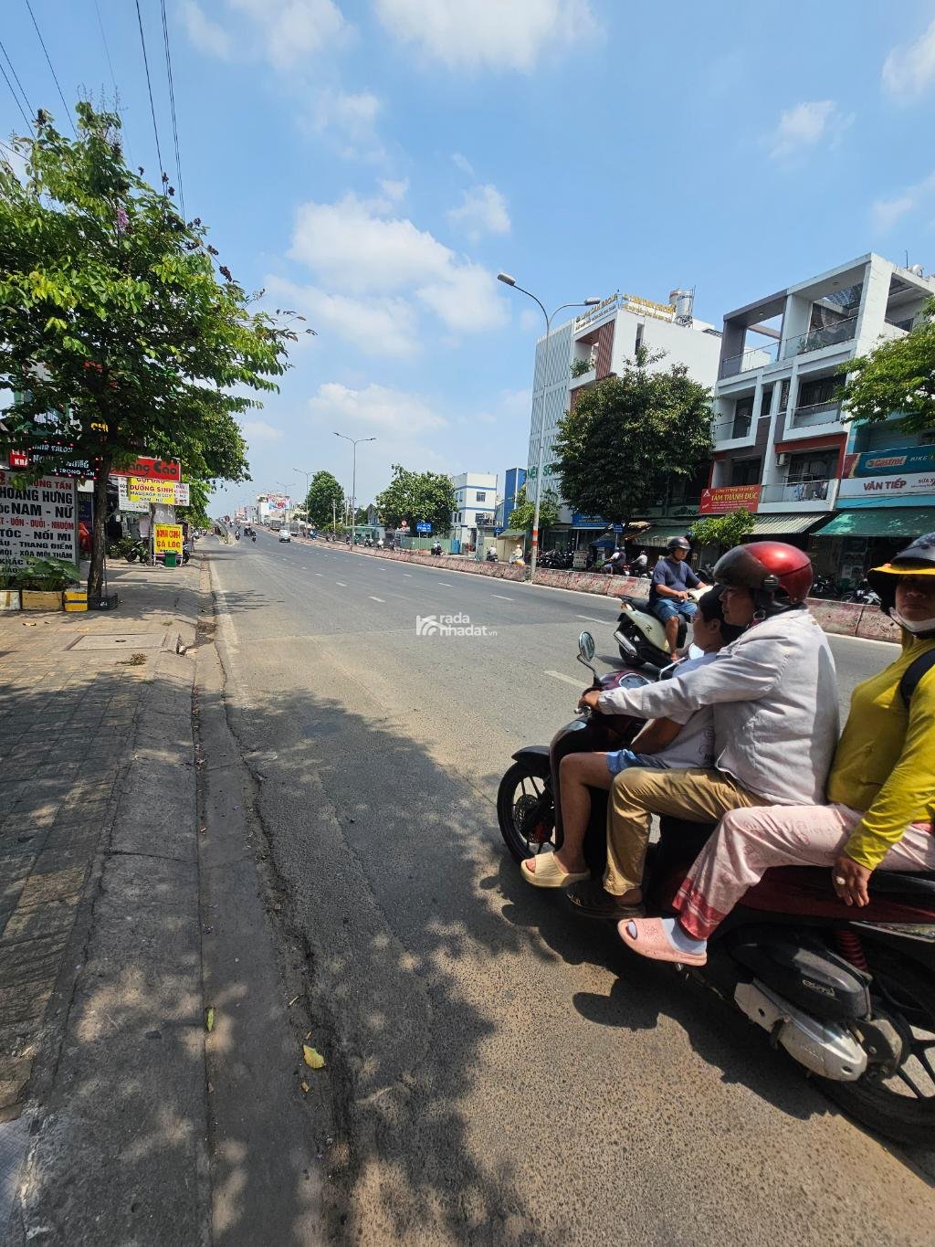 BÁN NHÀ MẶT TIỀN LÊ TRỌNG TẤN 100M2 15.5 TỶ ĐƯỜNG 30M VỊ TRÍ KINH DOANH SẦM UẤT BÌNH TÂN 