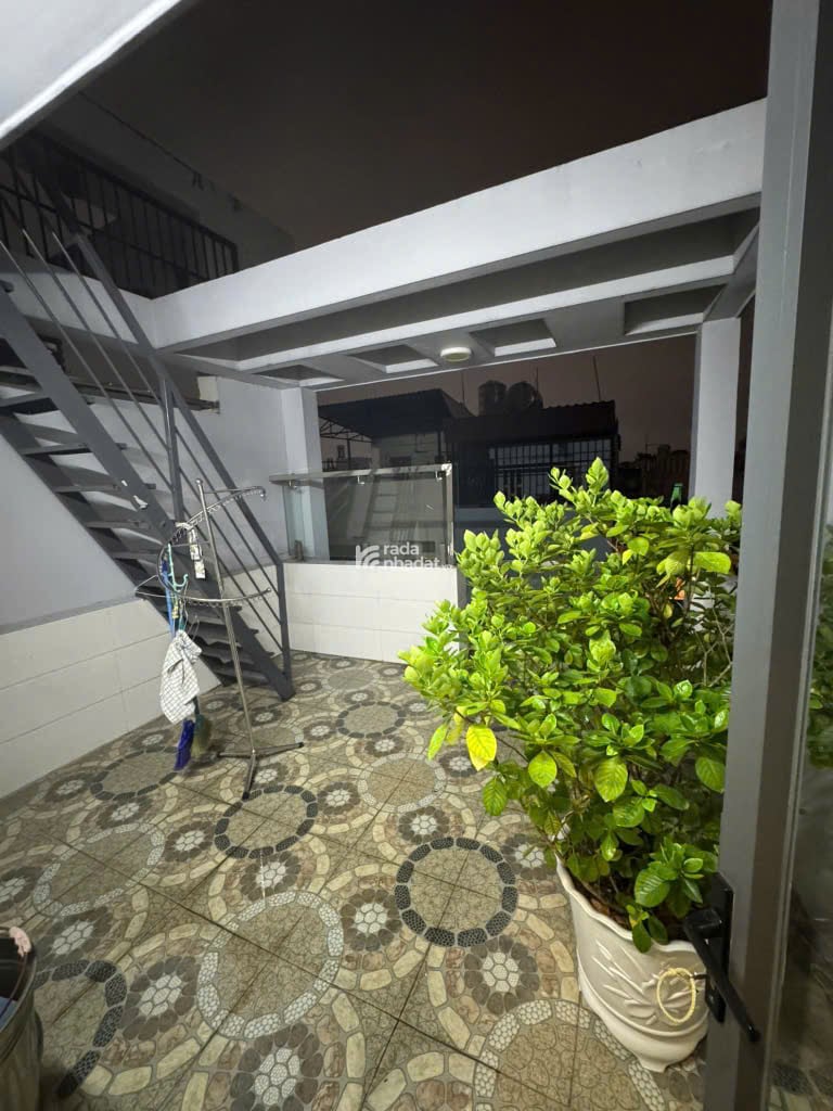 ĐƯỜNG 702 HỒNG BÀNG,QUẬN 11,NGAY CẦU VƯỢT CÂY GÕ (4,2m x 15m x4 TẦNG) 8,9 TỶ